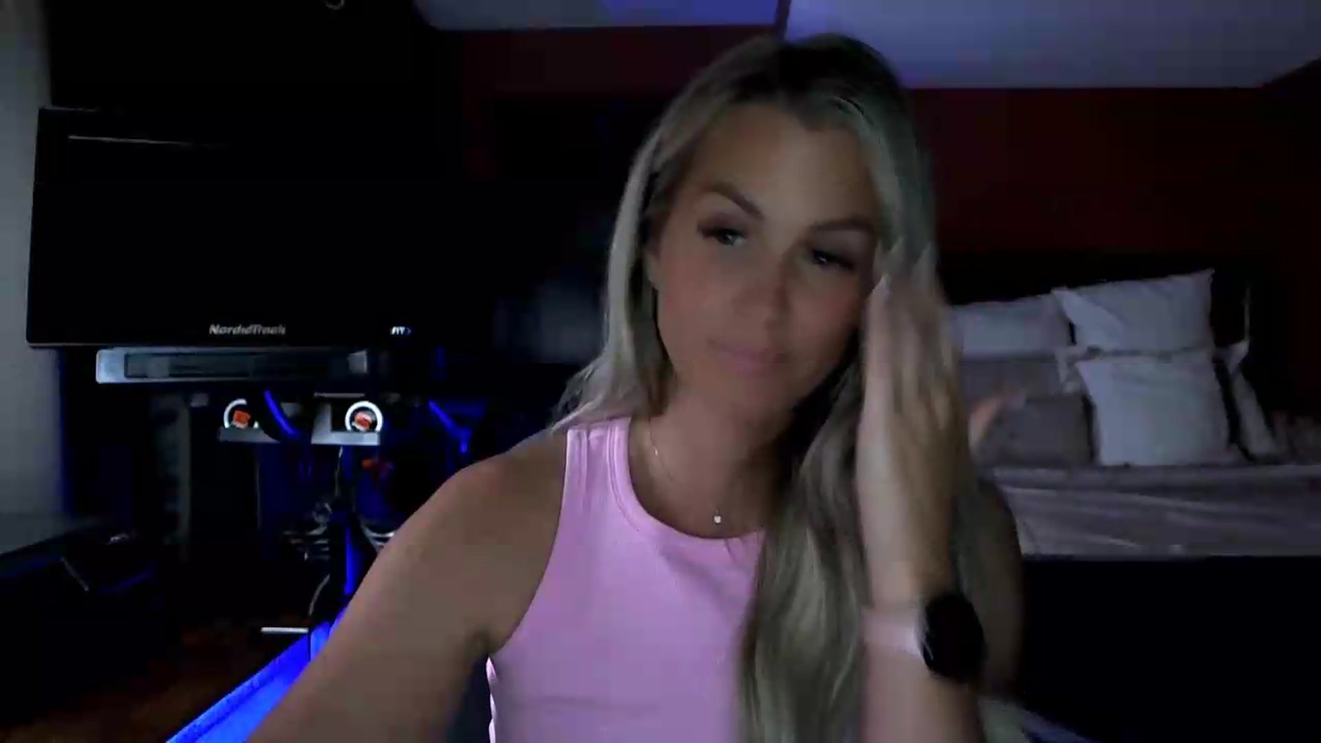 Gallery image thumbnail from Cora9's myfreecams stream on, 08/12/2026, 05:39 image 8 of 20