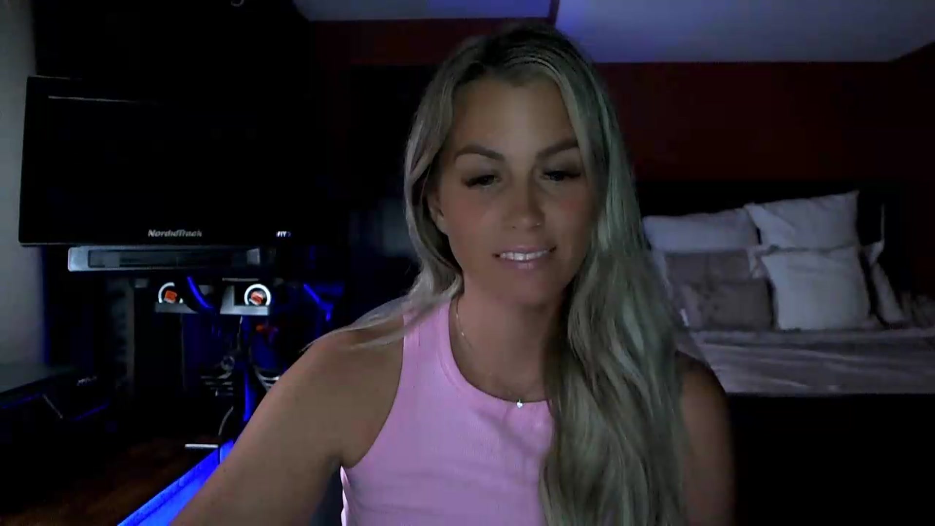 Gallery image thumbnail from Cora9's myfreecams stream on, 08/12/2026, 05:39 image 18 of 20