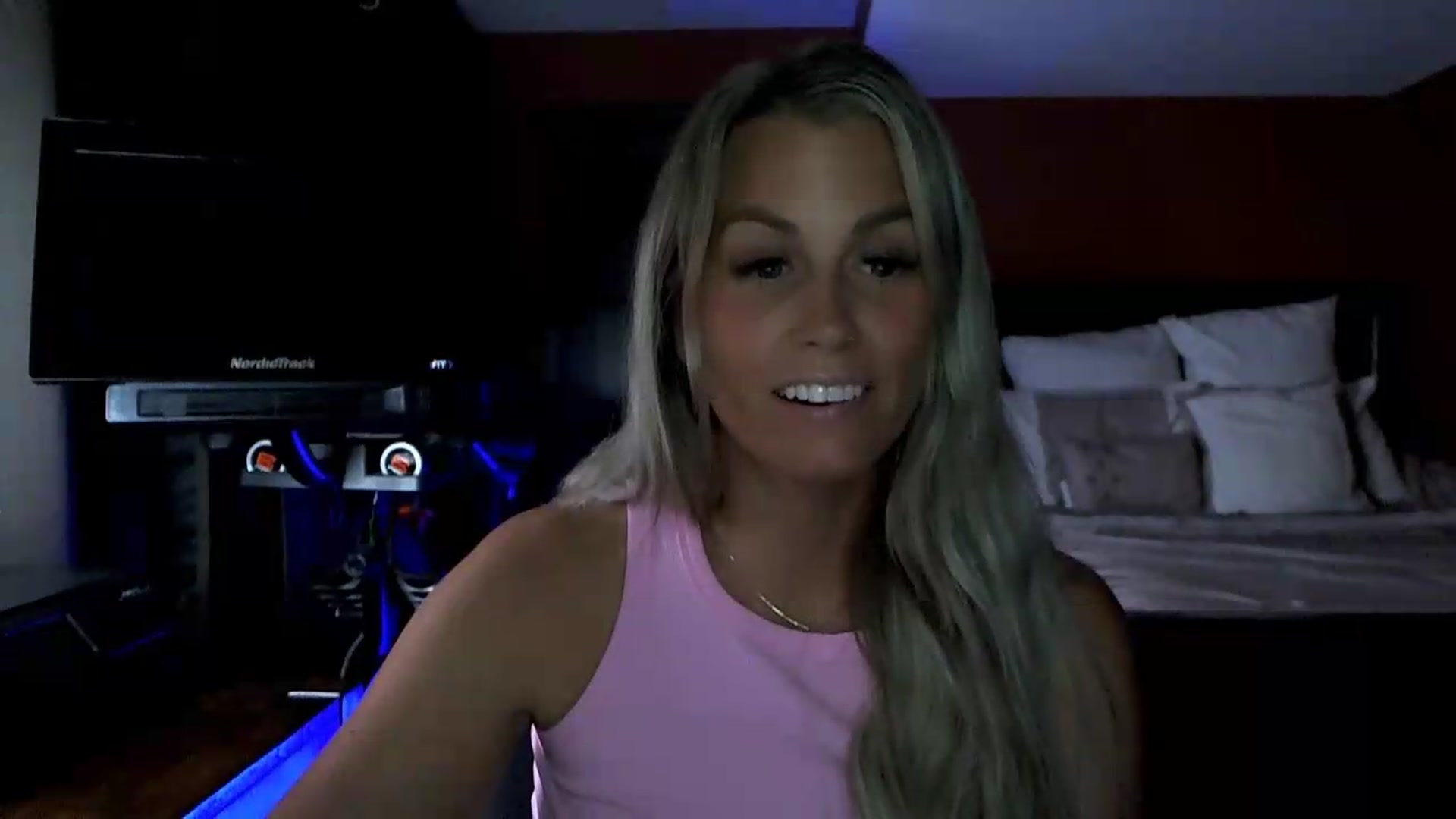 Gallery image thumbnail from Cora9's myfreecams stream on, 08/12/2026, 05:39 image 16 of 20