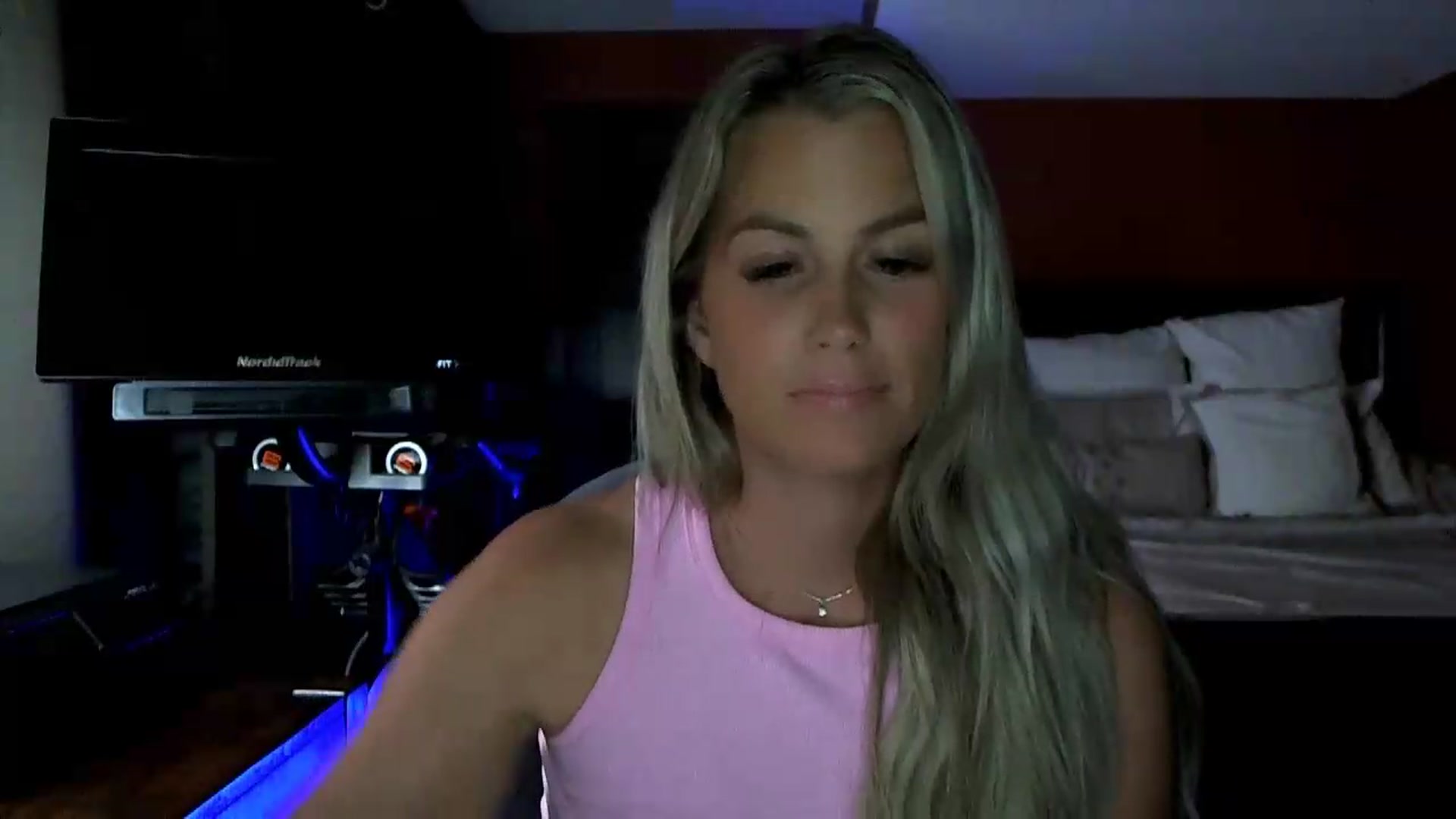 Gallery image thumbnail from Cora9's myfreecams stream on, 08/12/2026, 05:39 image 3 of 20
