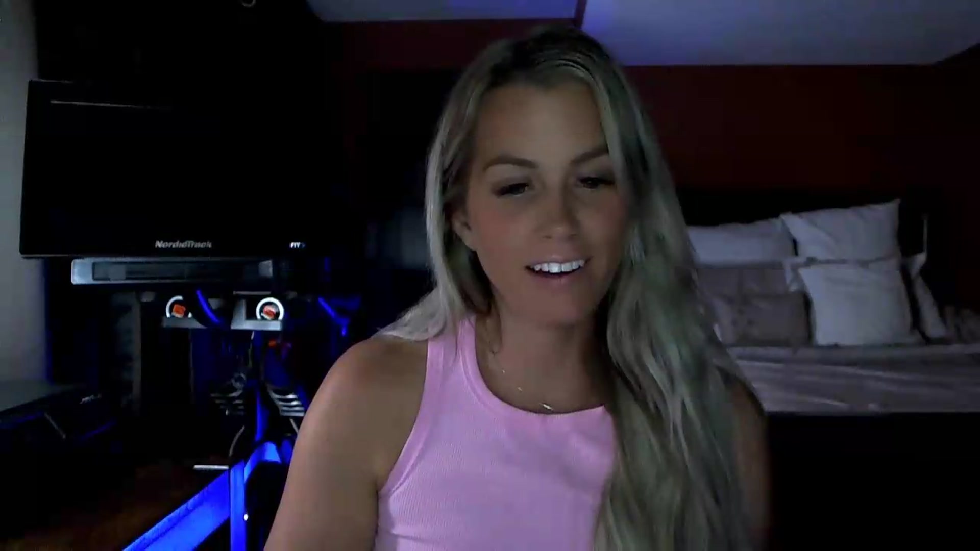 Gallery image thumbnail from Cora9's myfreecams stream on, 08/12/2026, 05:39 image 13 of 20
