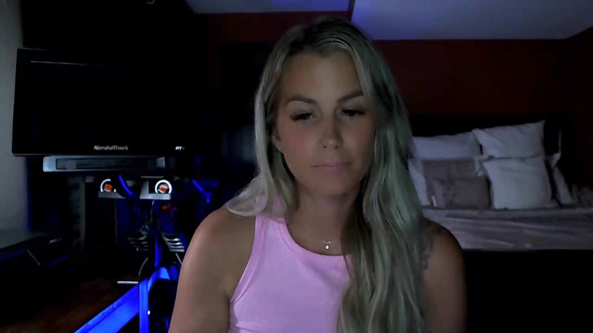 Gallery image thumbnail from Cora9's myfreecams stream on, 08/12/2026, 05:39 image 12 of 20
