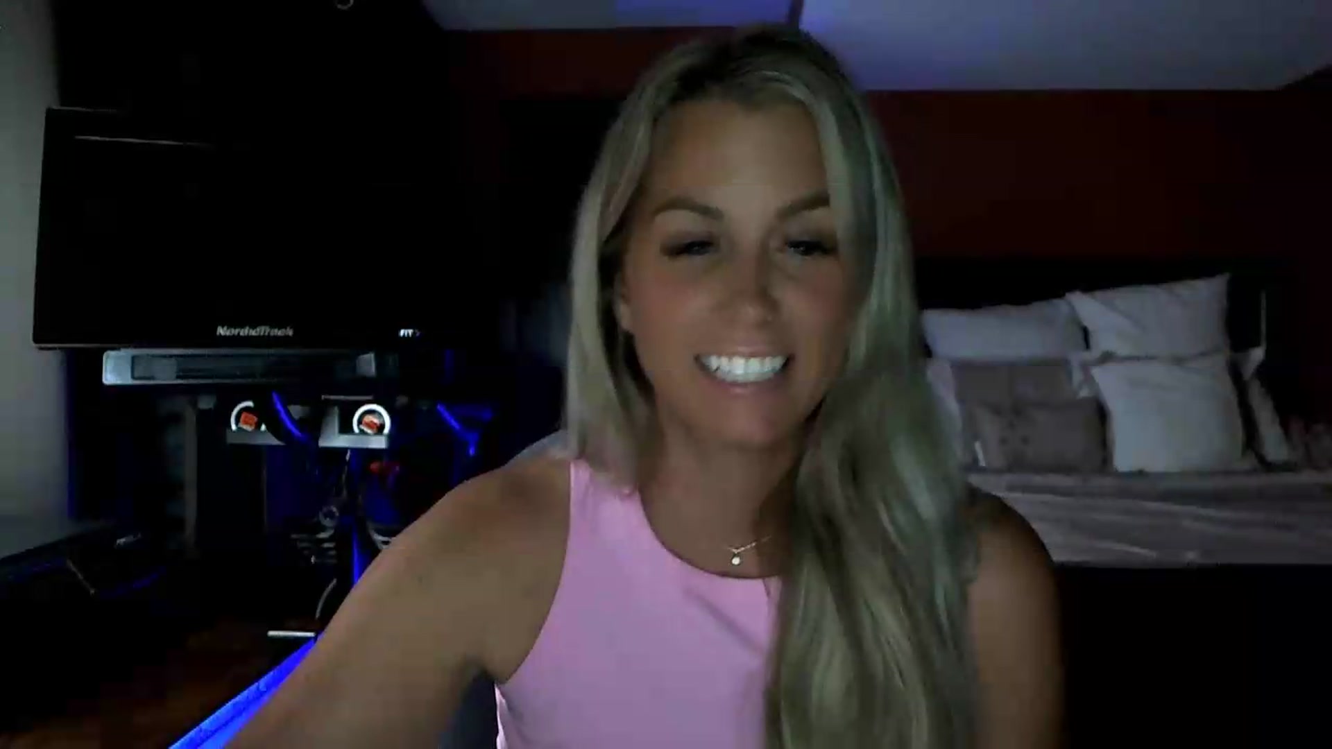 Gallery image thumbnail from Cora9's myfreecams stream on, 08/12/2026, 05:39 image 6 of 20