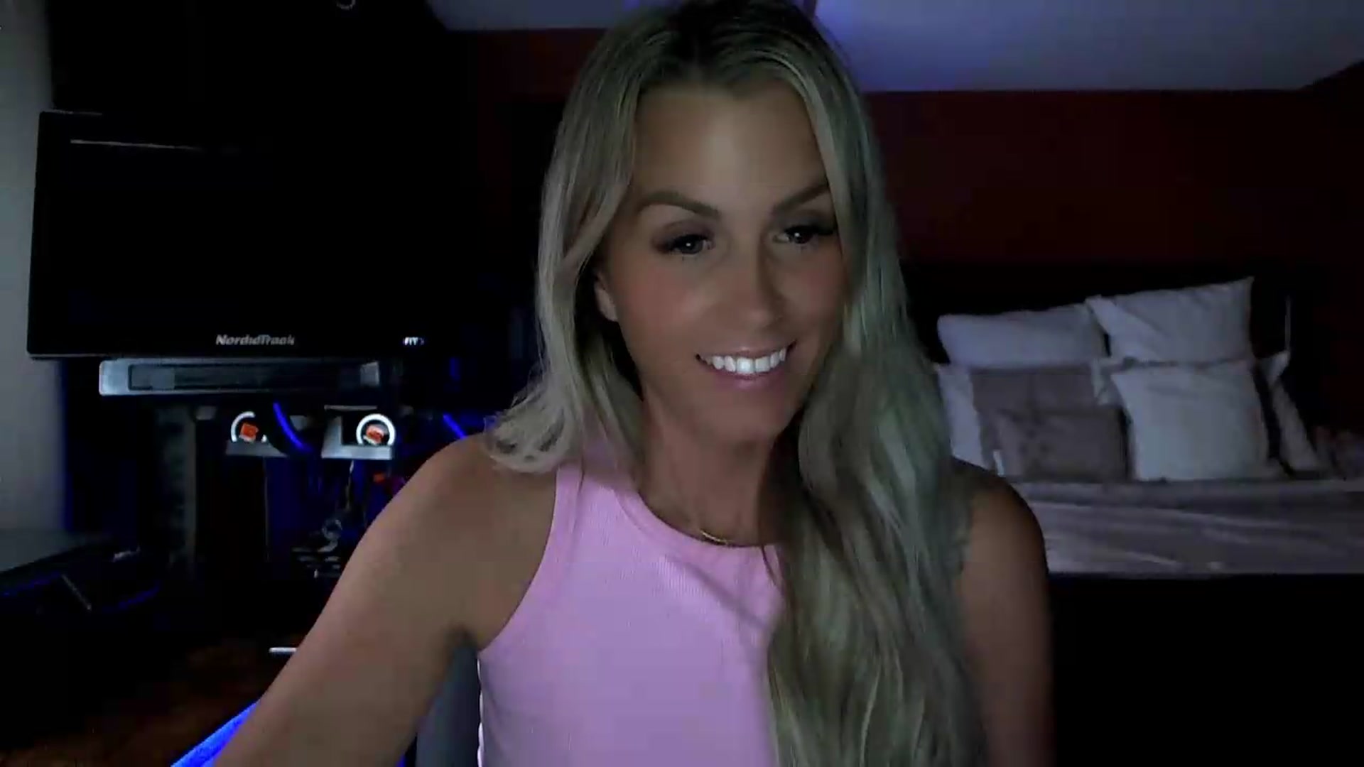 Gallery image thumbnail from Cora9's myfreecams stream on, 08/12/2026, 05:39 image 20 of 20