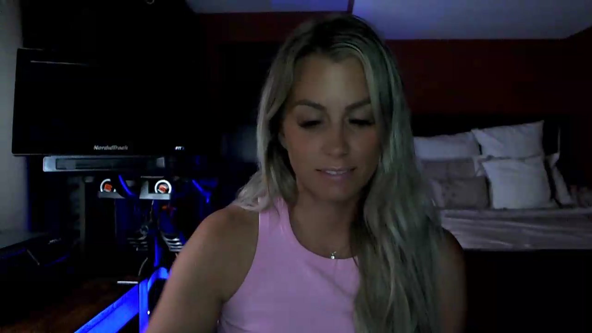 Gallery image thumbnail from Cora9's myfreecams stream on, 08/12/2026, 05:39 image 19 of 20