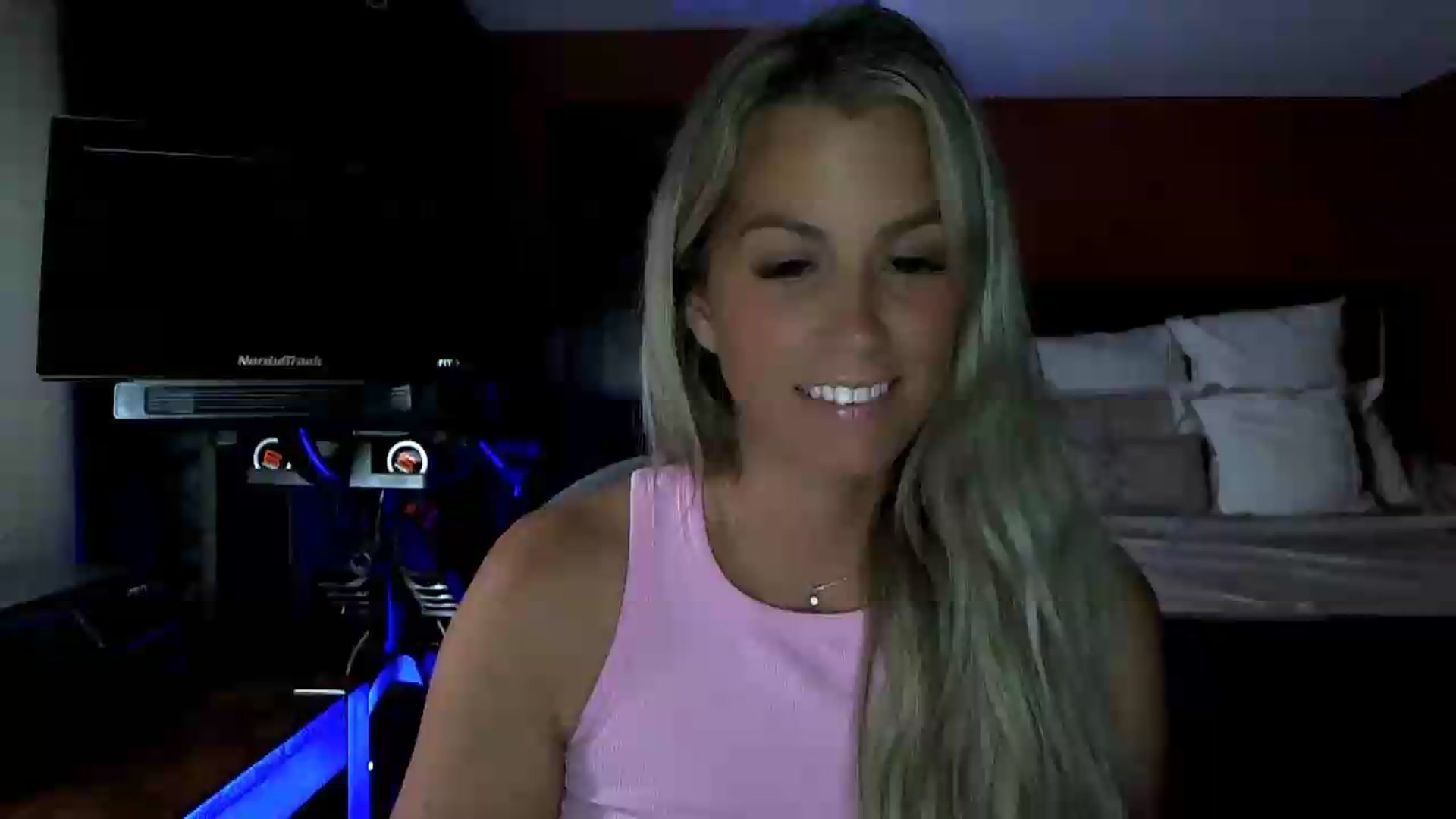 Gallery image thumbnail from Cora9's myfreecams stream on, 08/12/2026, 05:39 image 1 of 20