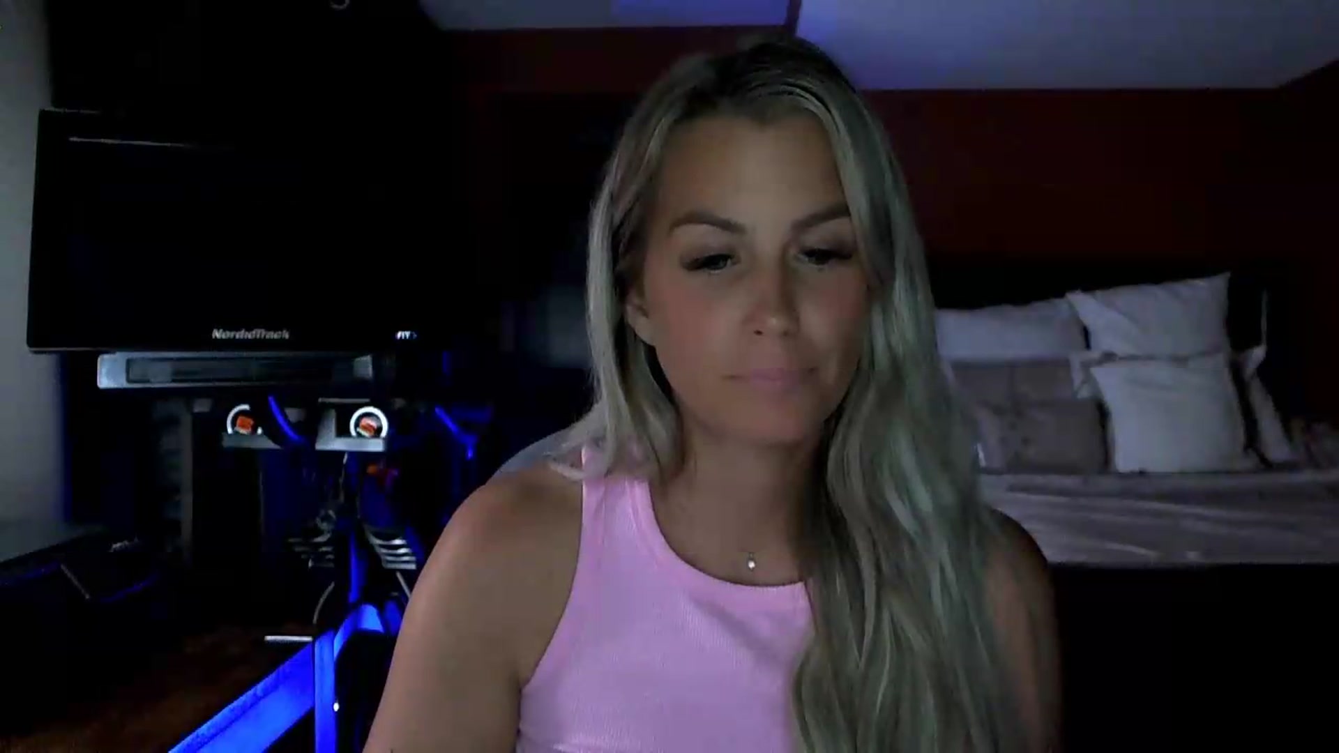 Gallery image thumbnail from Cora9's myfreecams stream on, 08/12/2026, 05:39 image 10 of 20