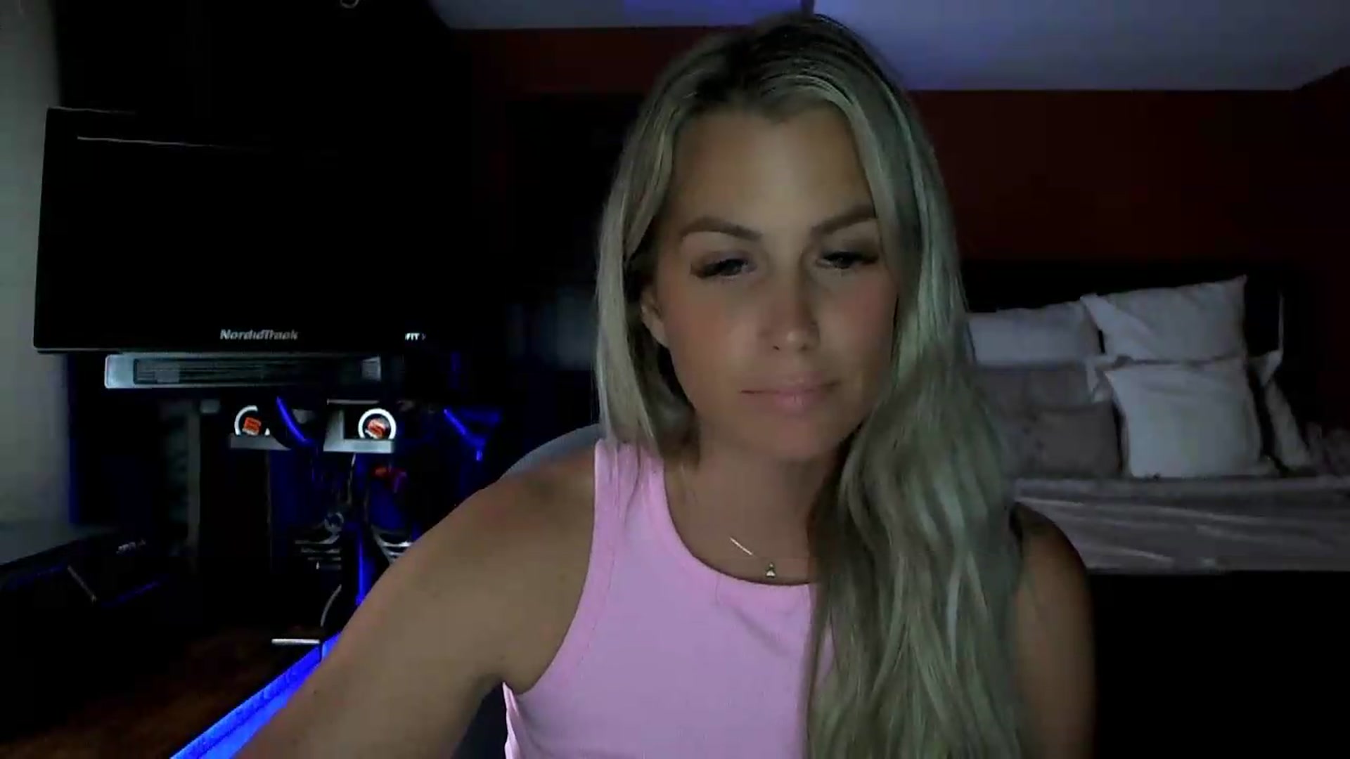 Gallery image thumbnail from Cora9's myfreecams stream on, 08/12/2026, 05:39 image 2 of 20