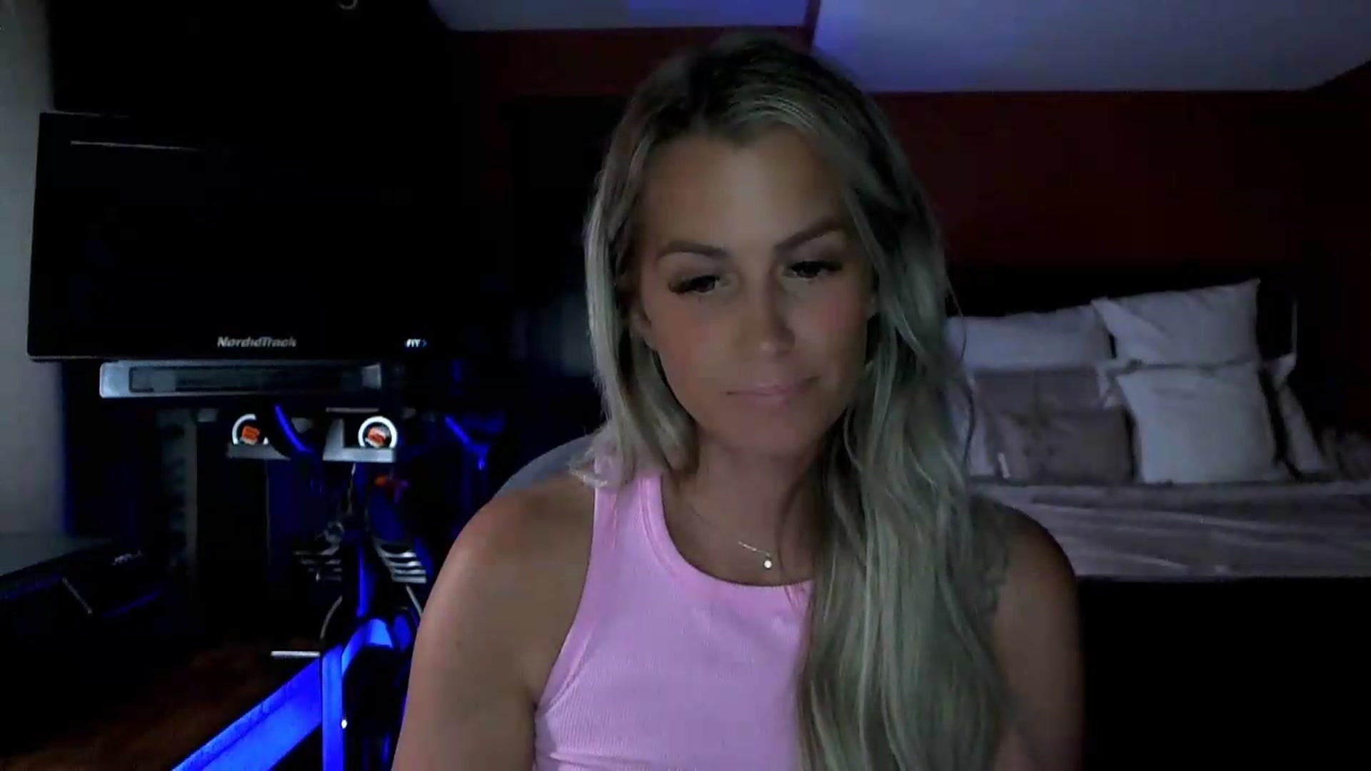 Gallery image thumbnail from Cora9's myfreecams stream on, 08/12/2026, 05:39 image 9 of 20
