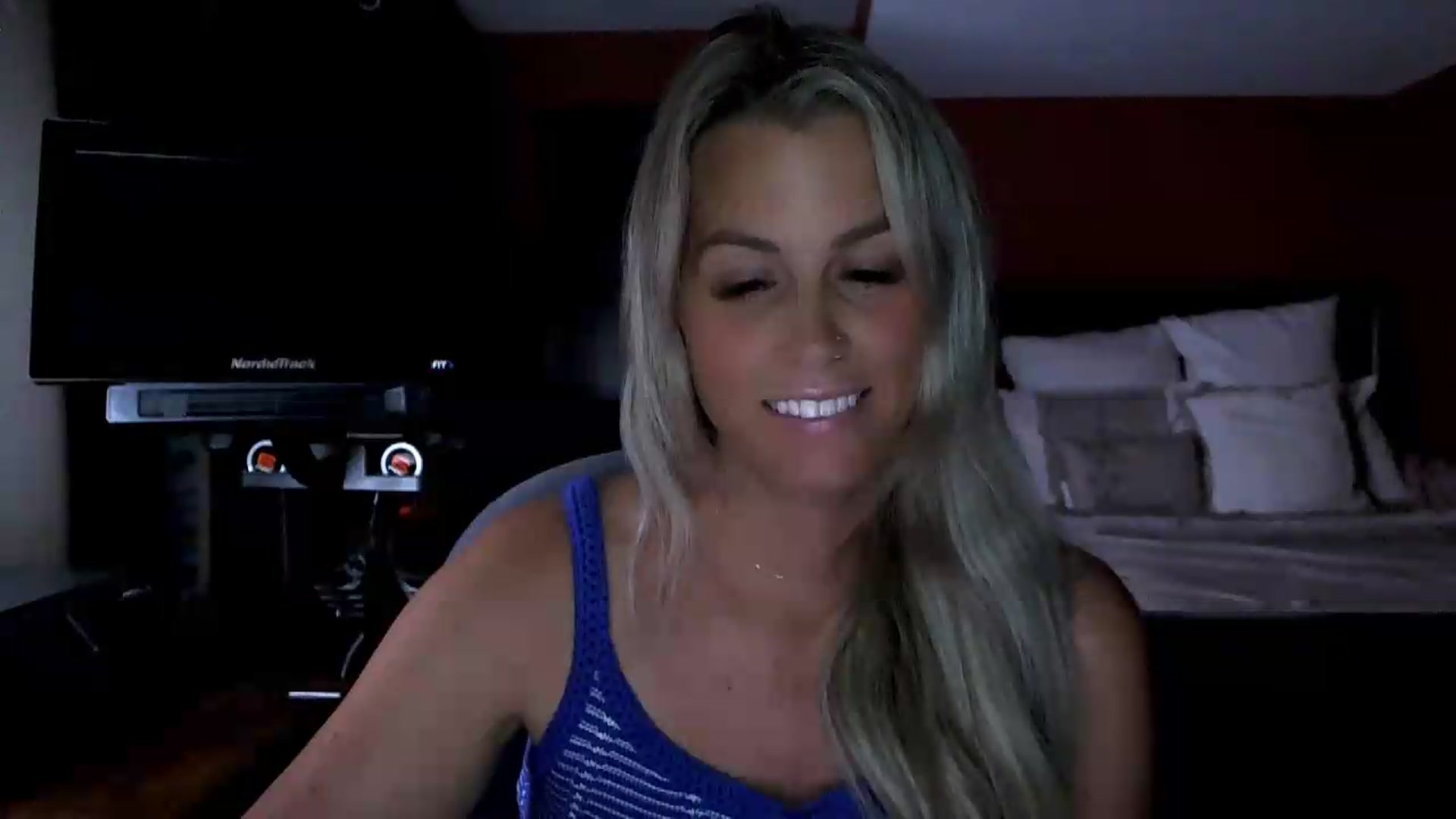Gallery image thumbnail from Cora9's myfreecams stream on, 08/13/2026, 05:41 image 6 of 20