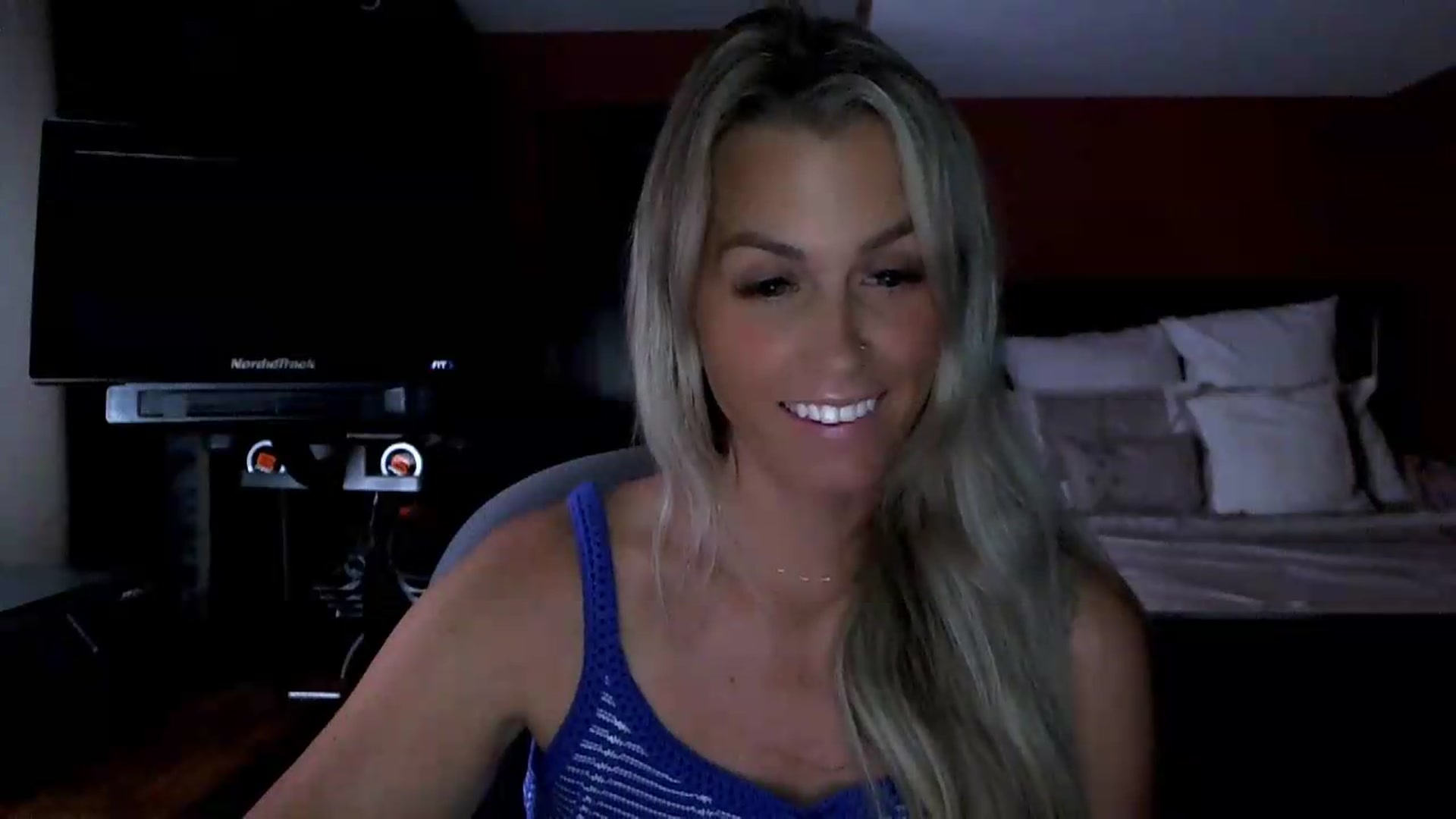 Gallery image thumbnail from Cora9's myfreecams stream on, 08/13/2026, 05:41 image 13 of 20