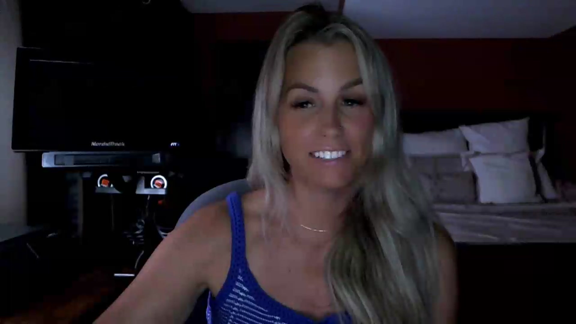 Gallery image thumbnail from Cora9's myfreecams stream on, 08/13/2026, 05:41 image 17 of 20