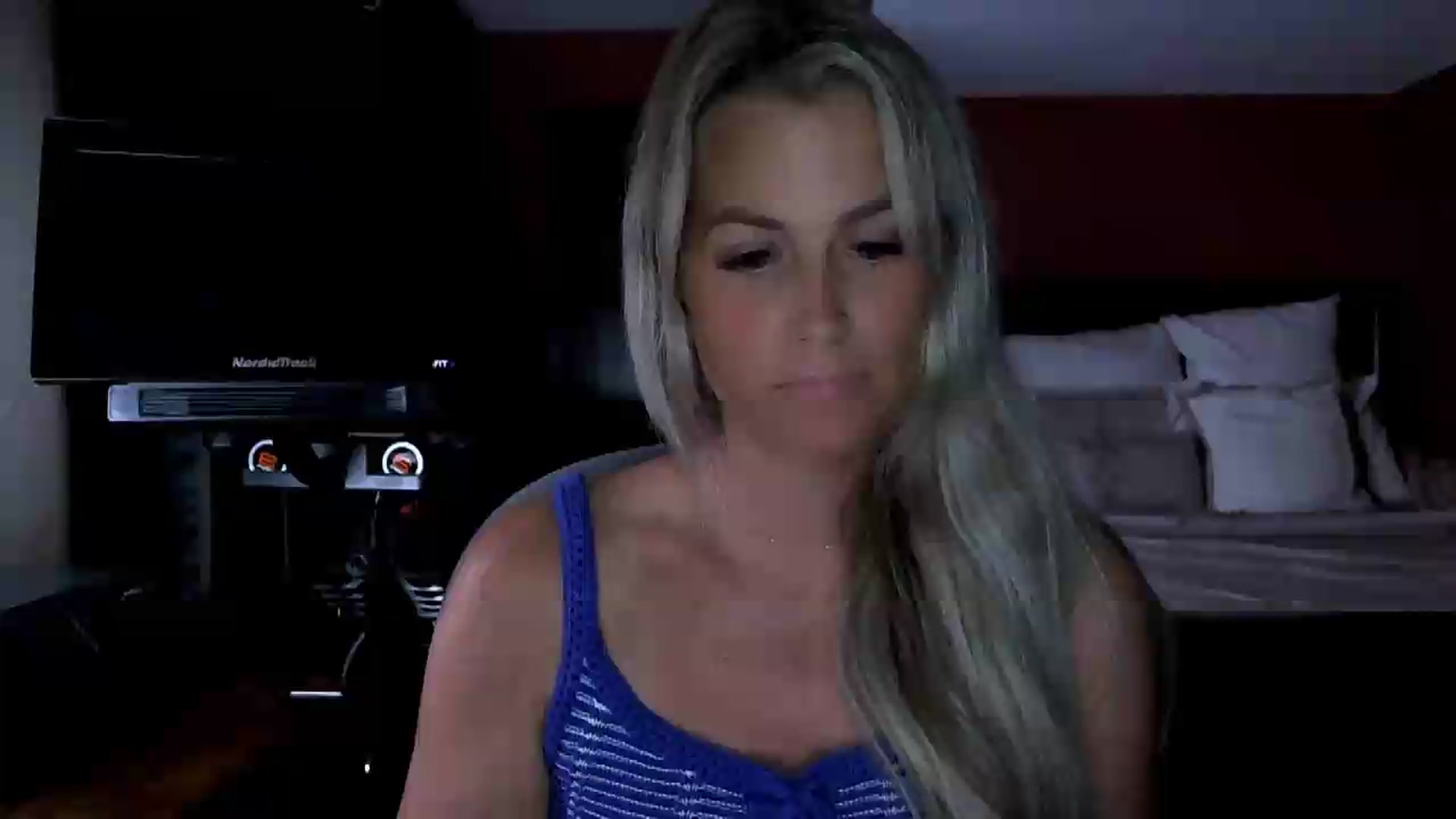 Gallery image thumbnail from Cora9's myfreecams stream on, 08/13/2026, 05:41 image 1 of 20