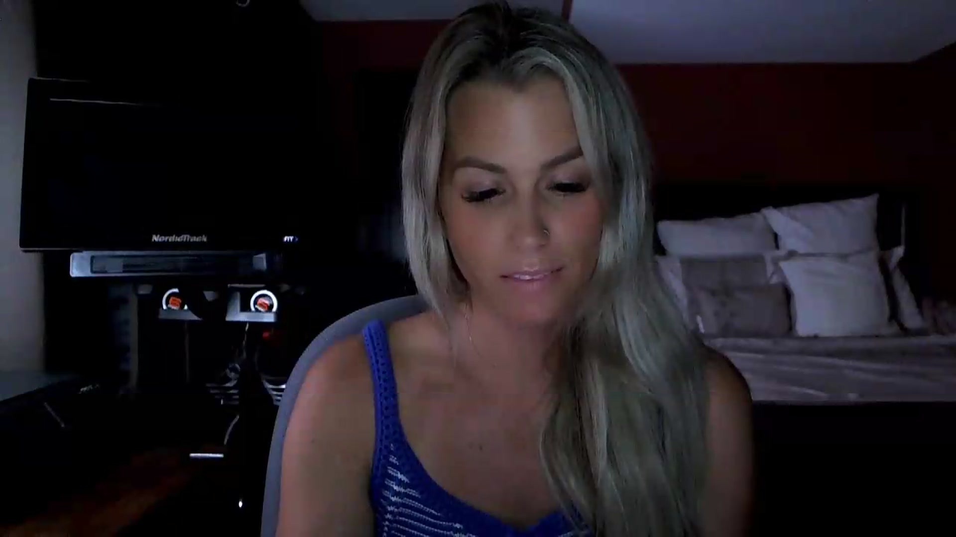 Gallery image thumbnail from Cora9's myfreecams stream on, 08/13/2026, 05:41 image 3 of 20