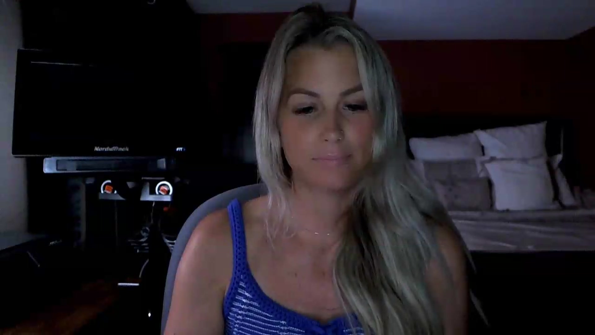 Gallery image thumbnail from Cora9's myfreecams stream on, 08/13/2026, 05:41 image 10 of 20