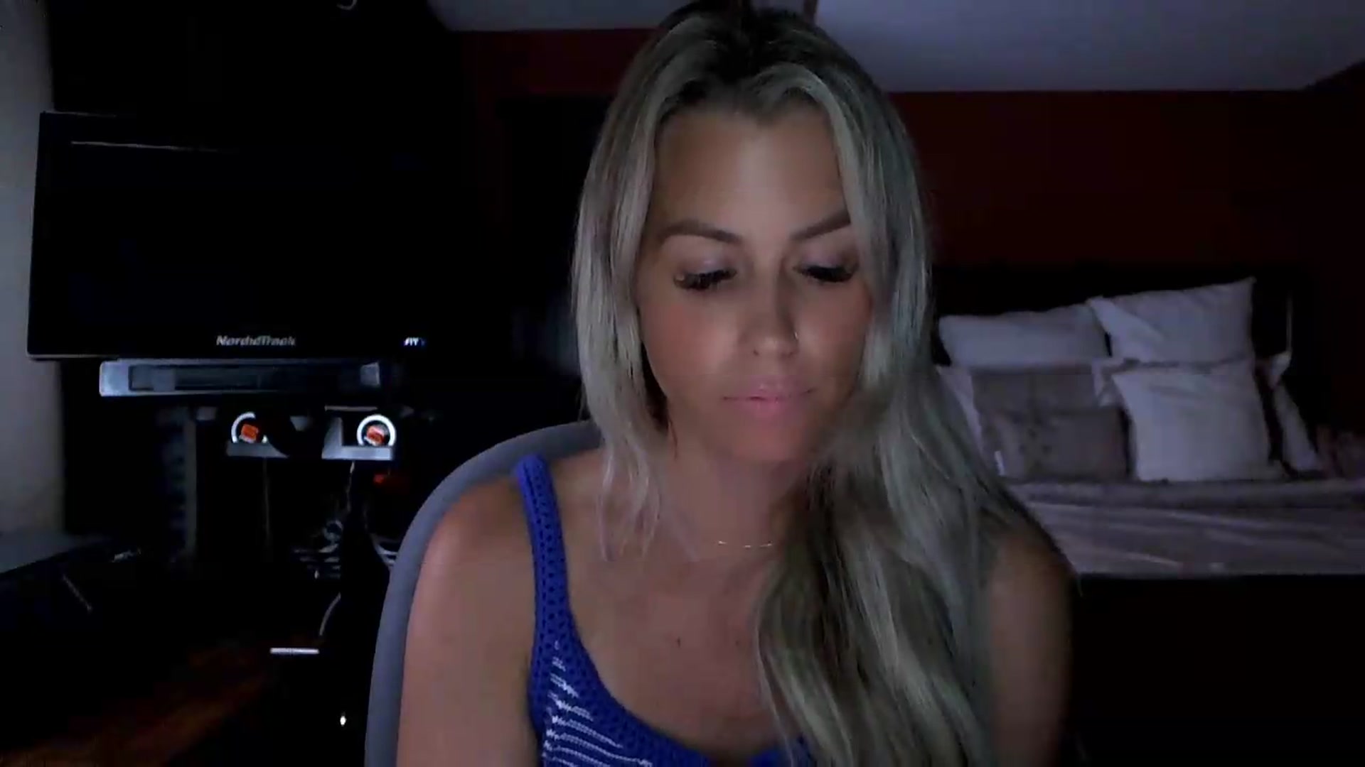 Gallery image thumbnail from Cora9's myfreecams stream on, 08/13/2026, 05:41 image 12 of 20