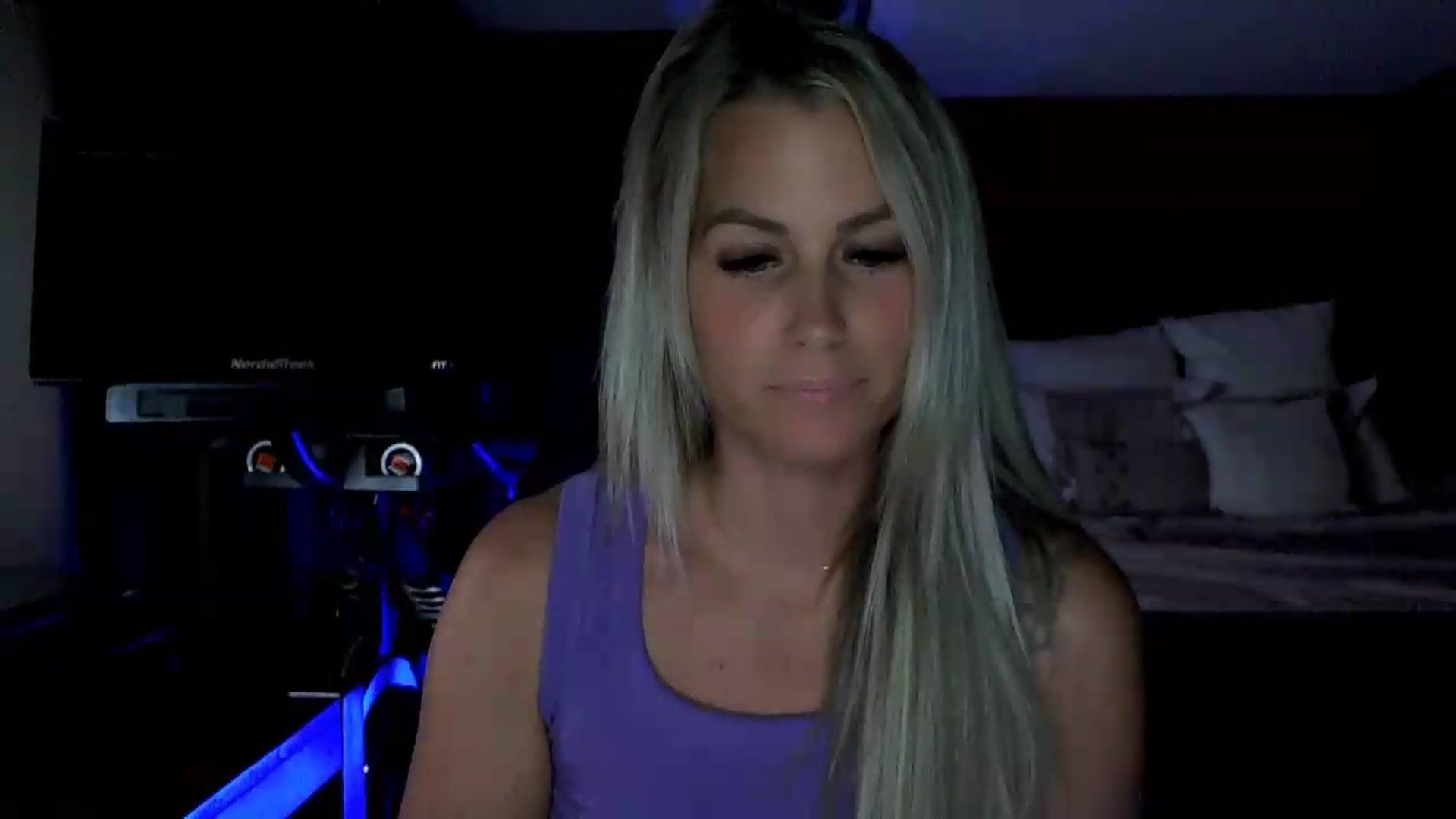 Gallery image thumbnail from Cora9's myfreecams stream on, 08/14/2026, 06:32 image 7 of 20