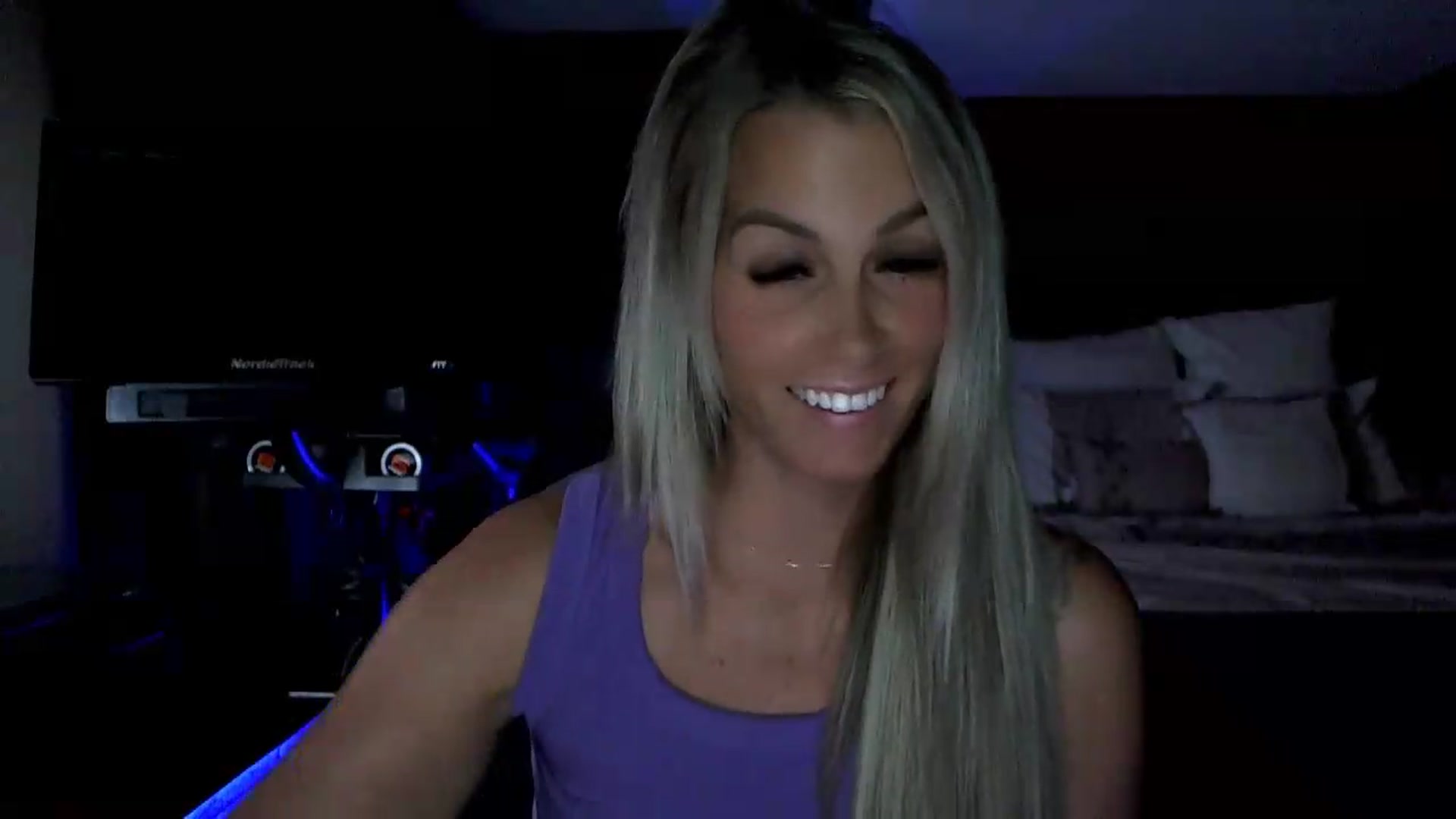 Gallery image thumbnail from Cora9's myfreecams stream on, 08/14/2026, 06:32 image 10 of 20