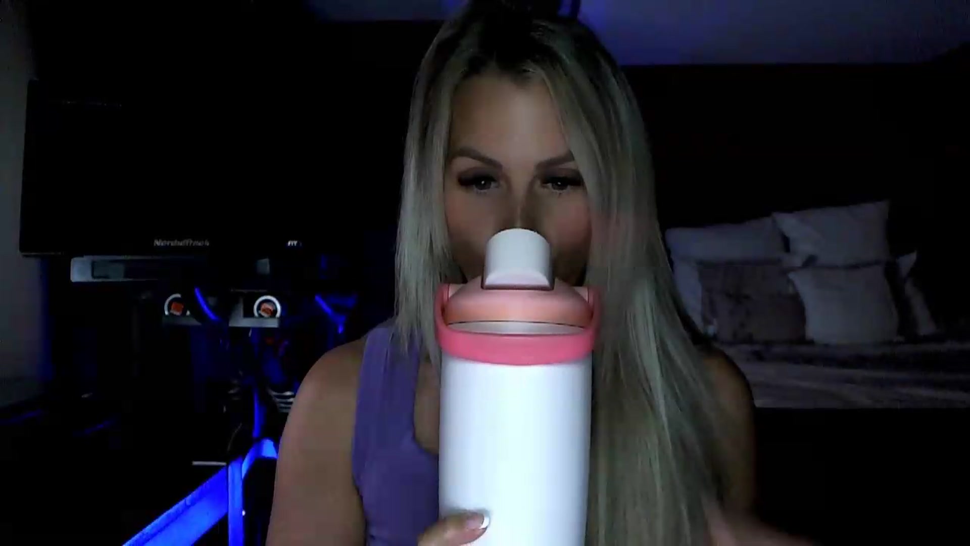 Gallery image thumbnail from Cora9's myfreecams stream on, 08/14/2026, 06:32 image 16 of 20