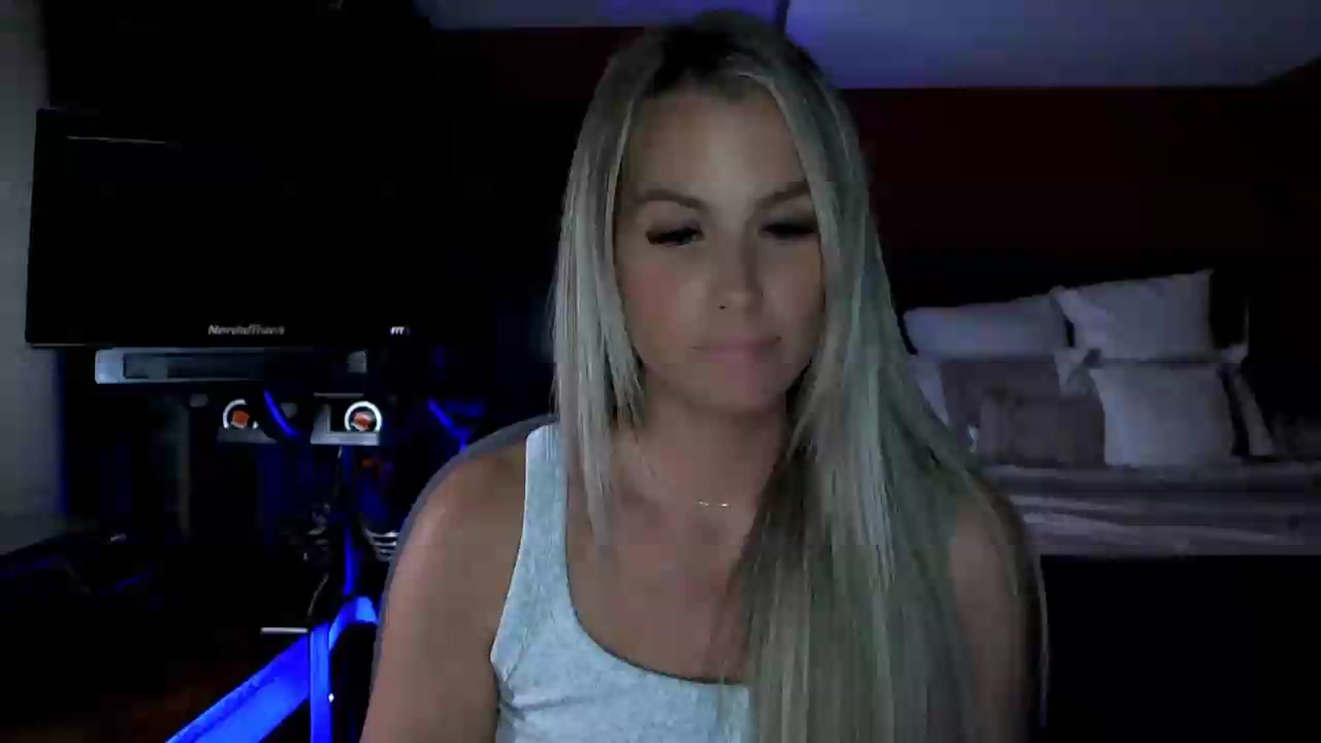 Gallery image thumbnail from Cora9's myfreecams stream on, 08/18/2026, 05:27 image 16 of 20
