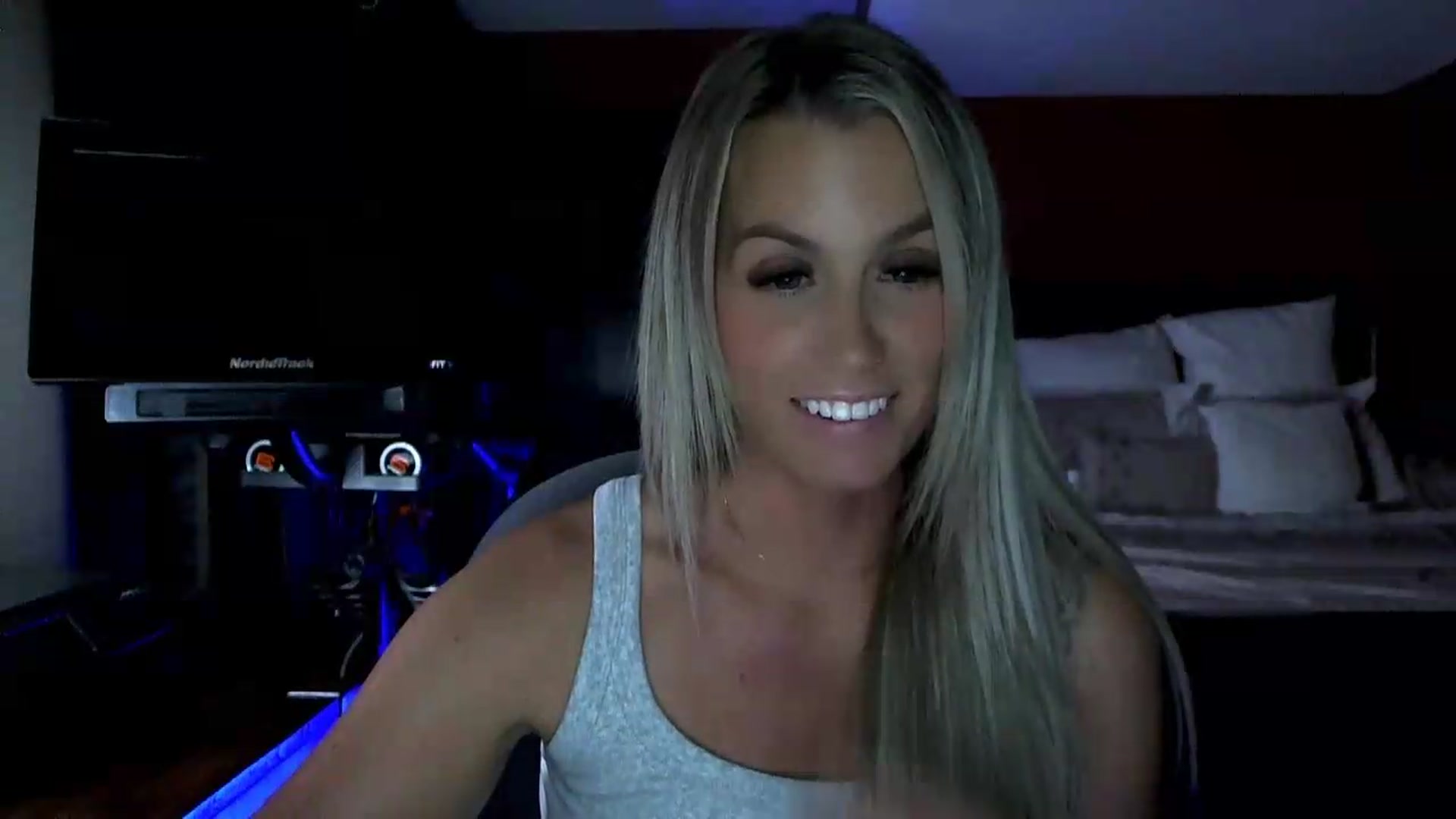 Gallery image thumbnail from Cora9's myfreecams stream on, 08/18/2026, 05:27 image 5 of 20