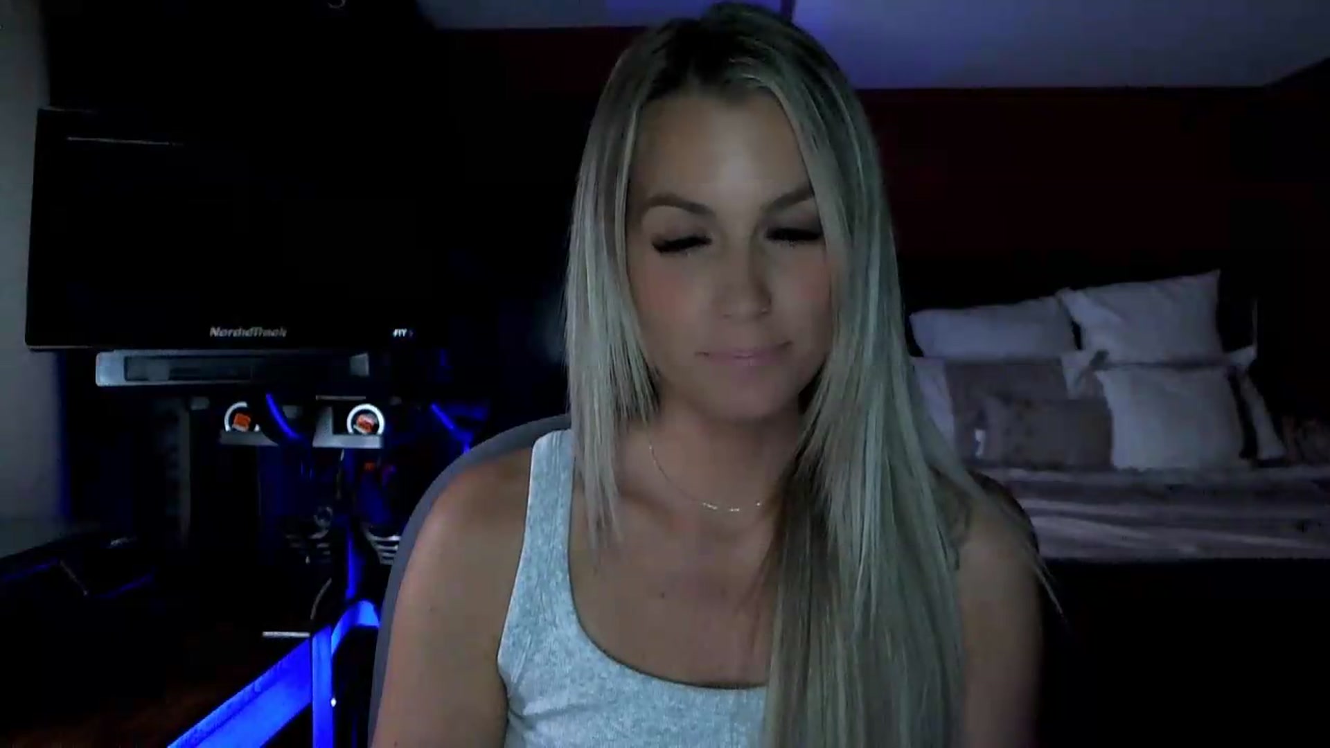 Gallery image thumbnail from Cora9's myfreecams stream on, 08/18/2026, 05:27 image 10 of 20