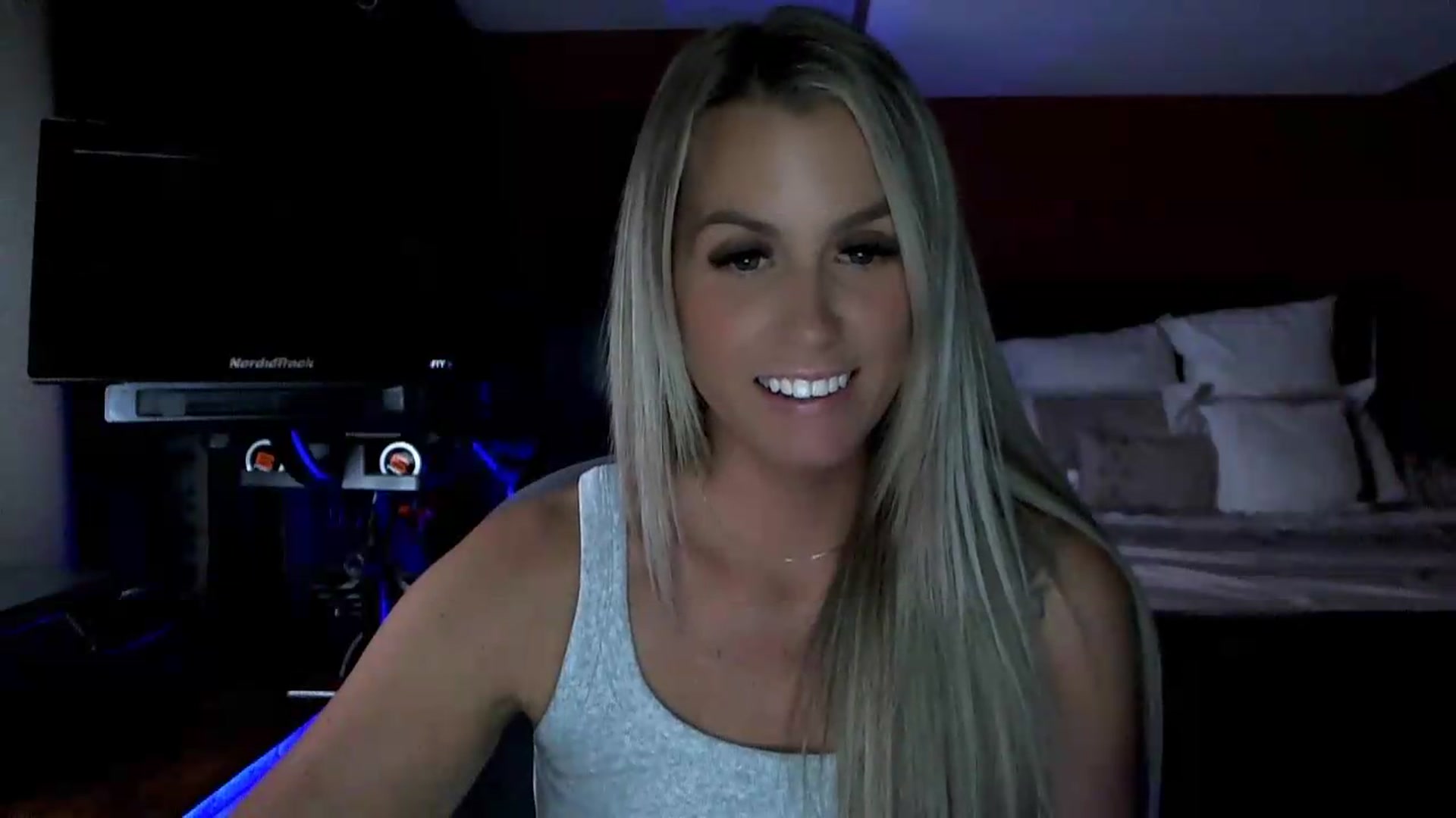 Gallery image thumbnail from Cora9's myfreecams stream on, 08/18/2026, 05:27 image 15 of 20