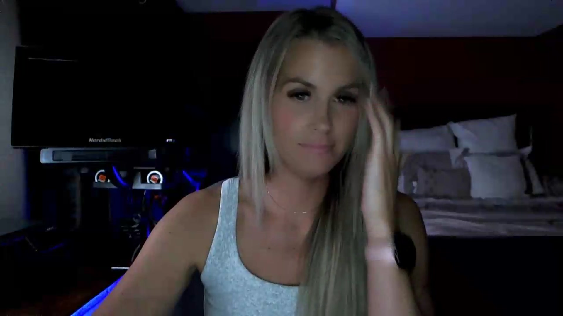 Gallery image thumbnail from Cora9's myfreecams stream on, 08/18/2026, 05:27 image 19 of 20