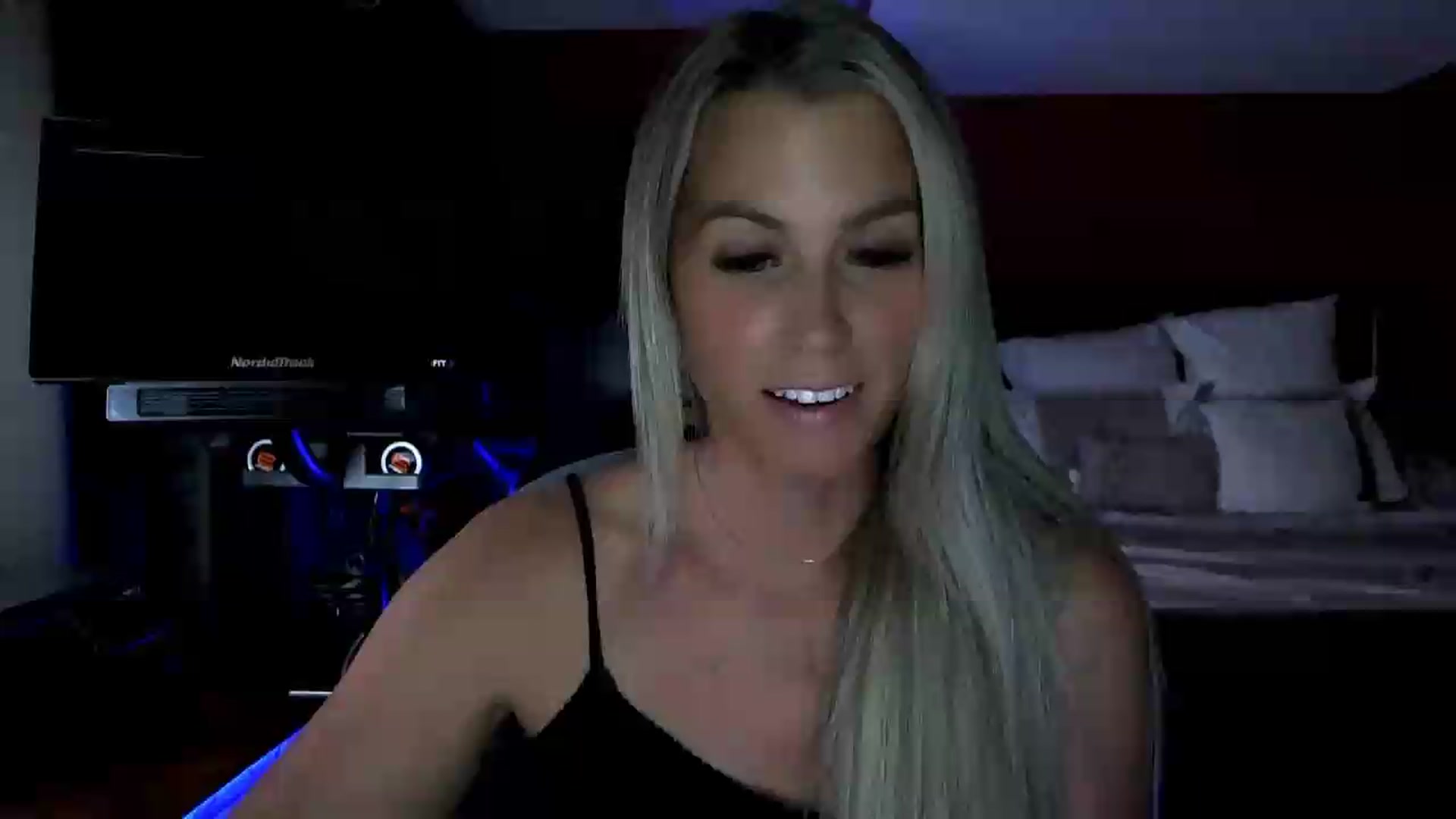Gallery image thumbnail from Cora9's myfreecams stream on, 08/19/2026, 05:35 image 1 of 20