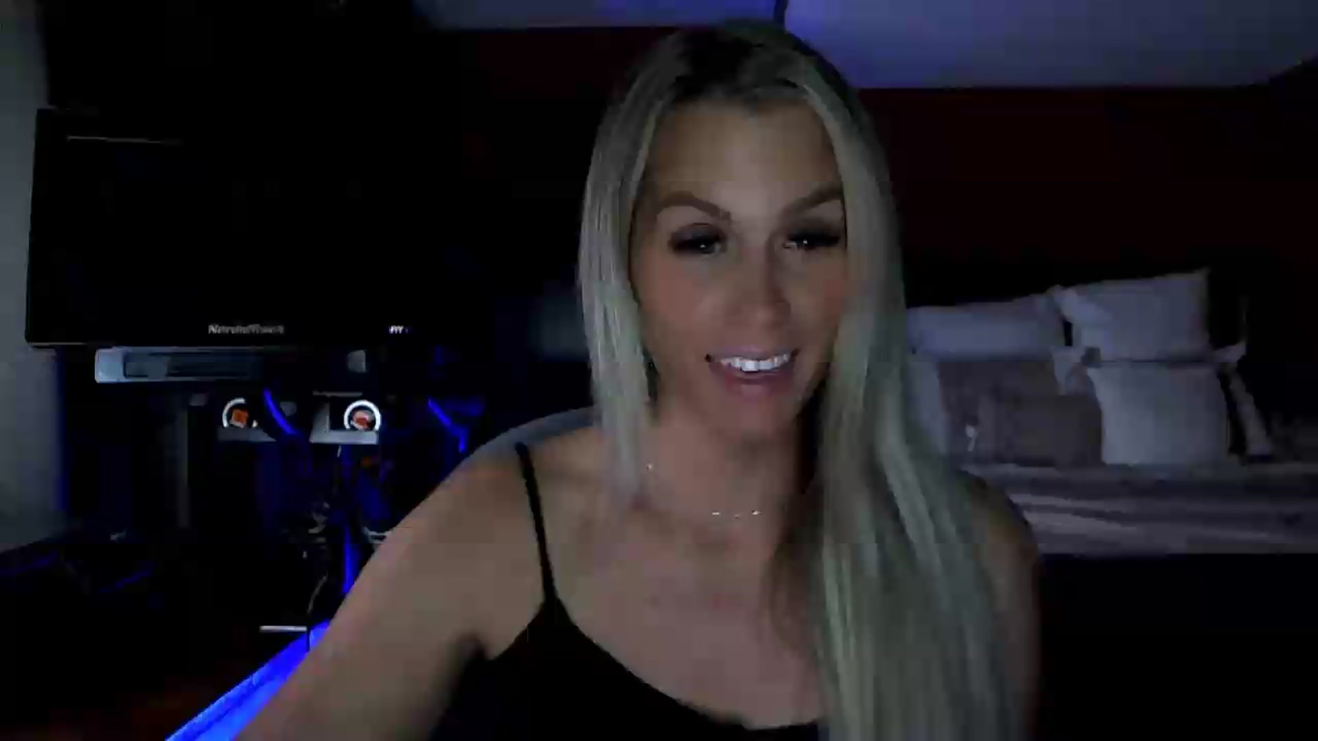 Gallery image thumbnail from Cora9's myfreecams stream on, 08/19/2026, 05:35 image 17 of 20