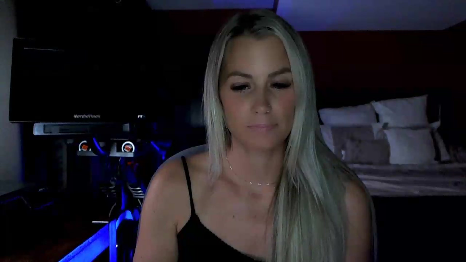 Gallery image thumbnail from Cora9's myfreecams stream on, 08/19/2026, 05:35 image 14 of 20