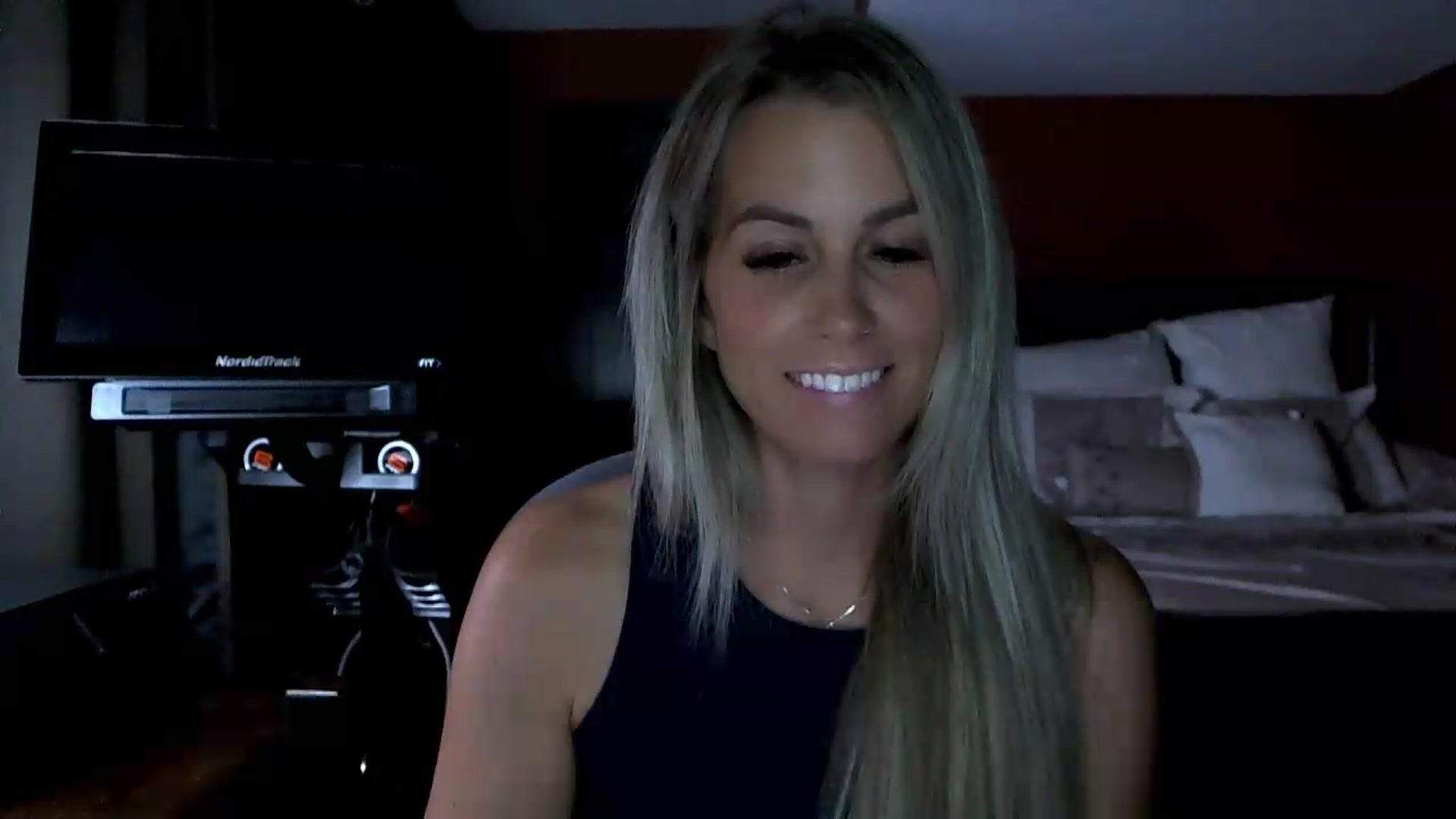 Gallery image thumbnail from Cora9's myfreecams stream on, 09/03/2026, 05:07 image 17 of 20
