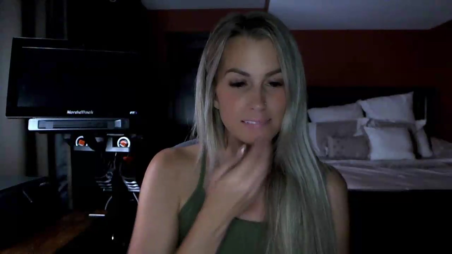Gallery image thumbnail from Cora9's myfreecams stream on, 09/04/2026, 04:54 image 7 of 20