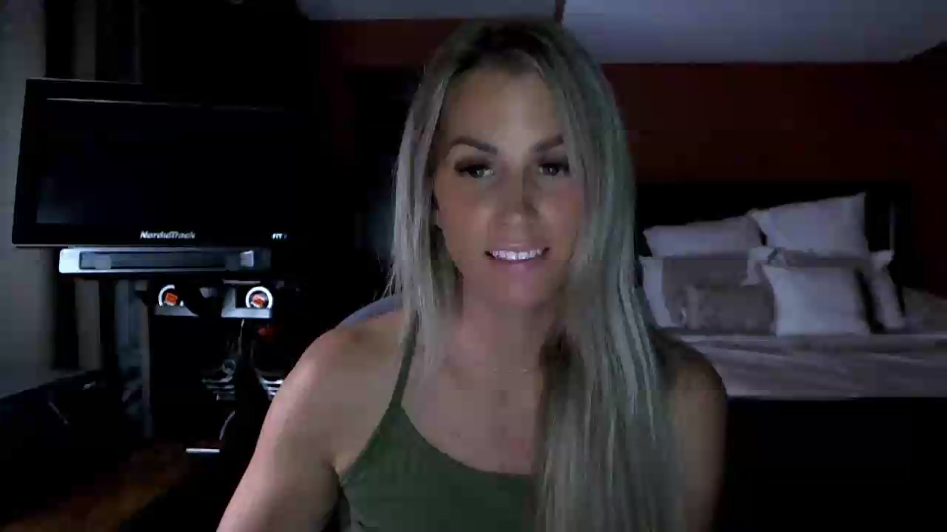 Gallery image thumbnail from Cora9's myfreecams stream on, 09/04/2026, 04:54 image 9 of 20