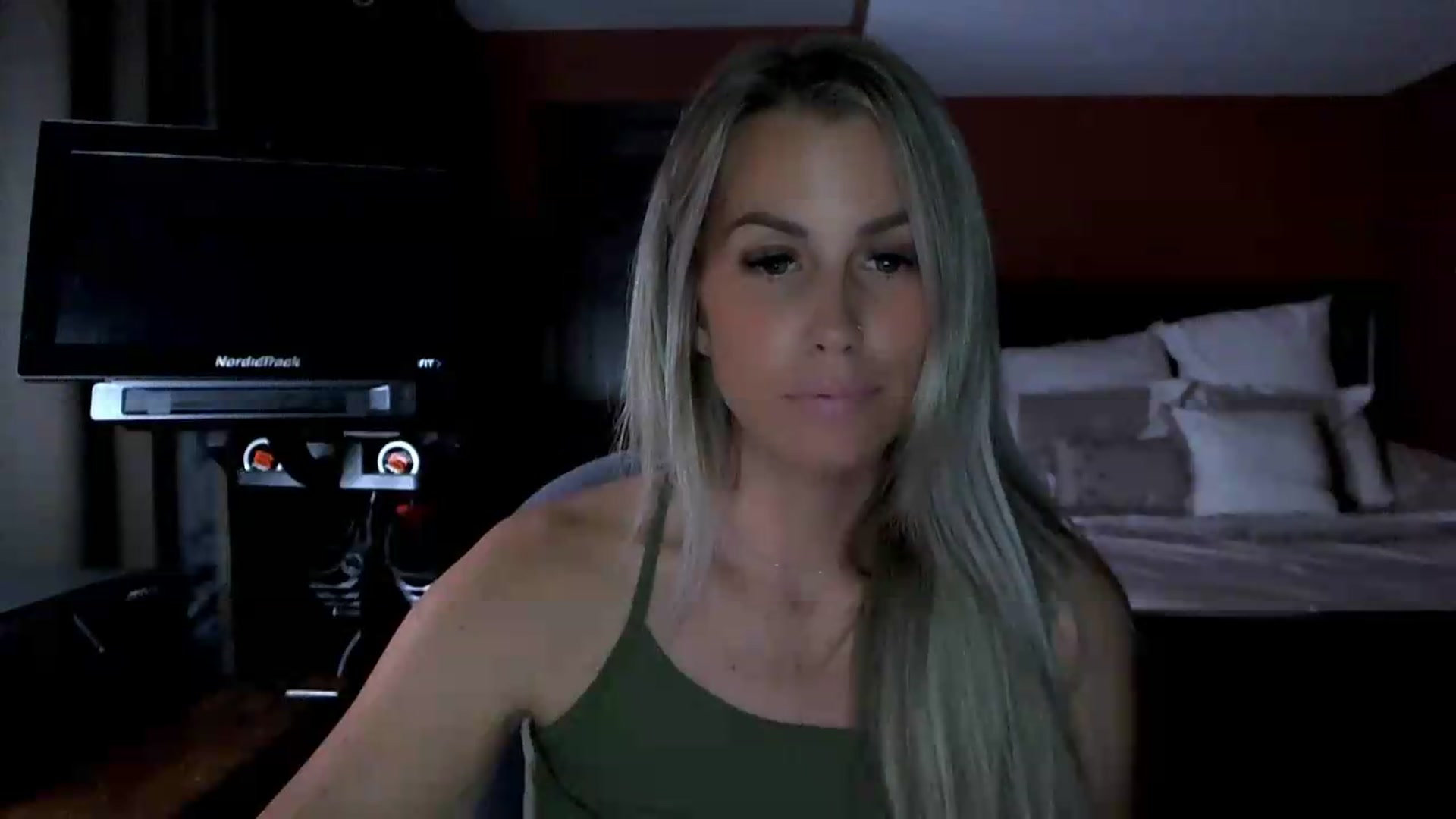 Gallery image thumbnail from Cora9's myfreecams stream on, 09/04/2026, 04:54 image 16 of 20