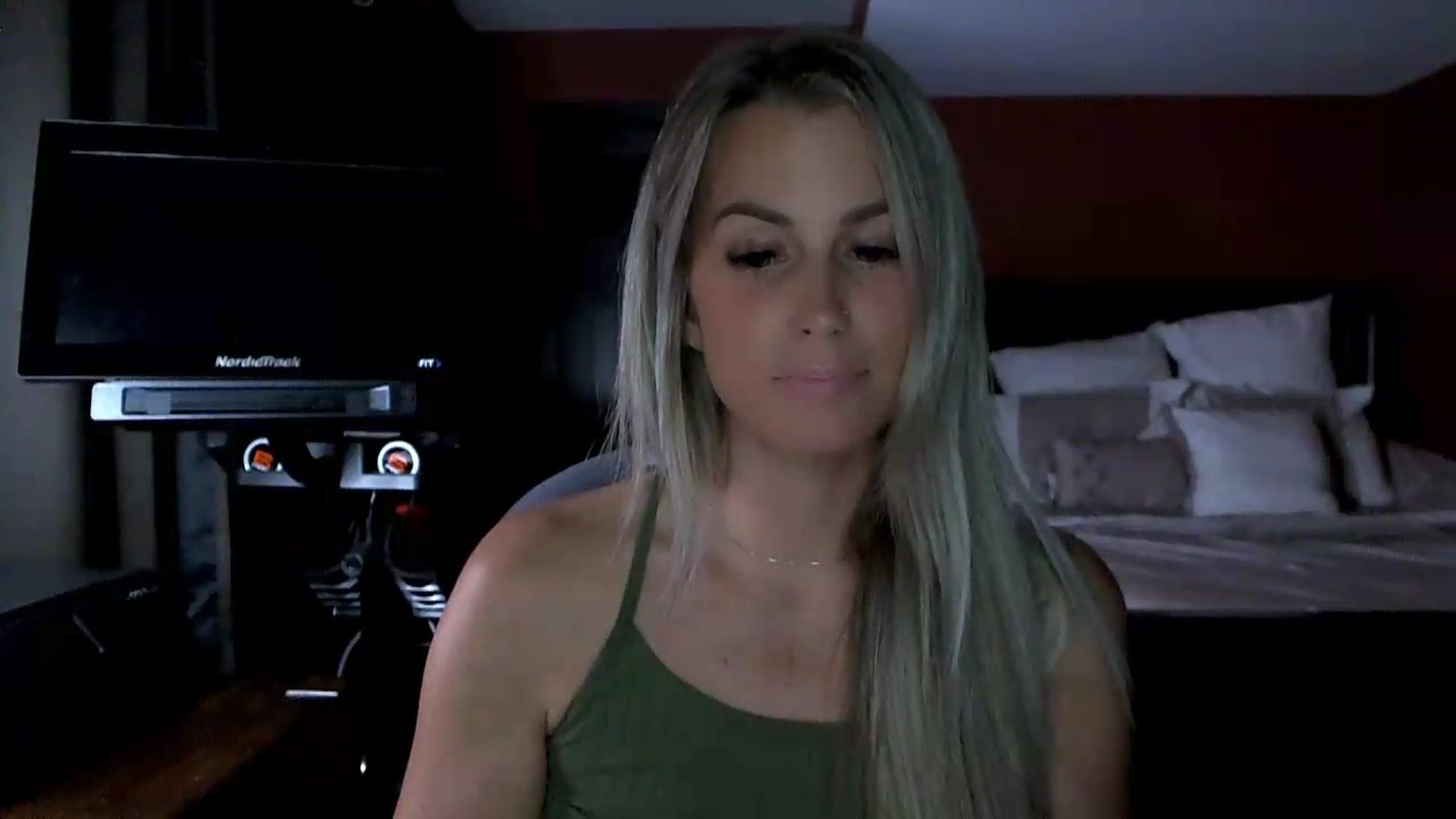 Gallery image thumbnail from Cora9's myfreecams stream on, 09/04/2026, 04:54 image 10 of 20