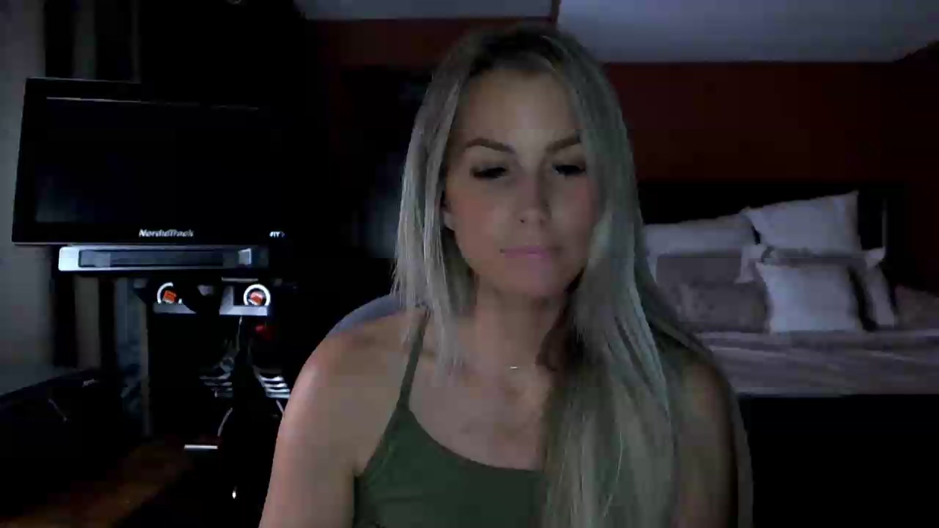 Gallery image thumbnail from Cora9's myfreecams stream on, 09/04/2026, 04:54 image 18 of 20