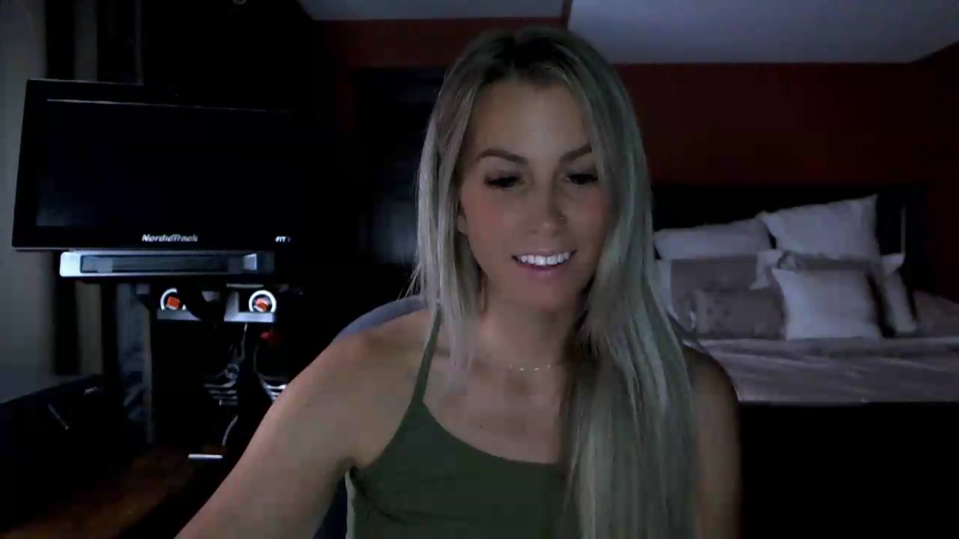 Gallery image thumbnail from Cora9's myfreecams stream on, 09/04/2026, 04:54 image 8 of 20