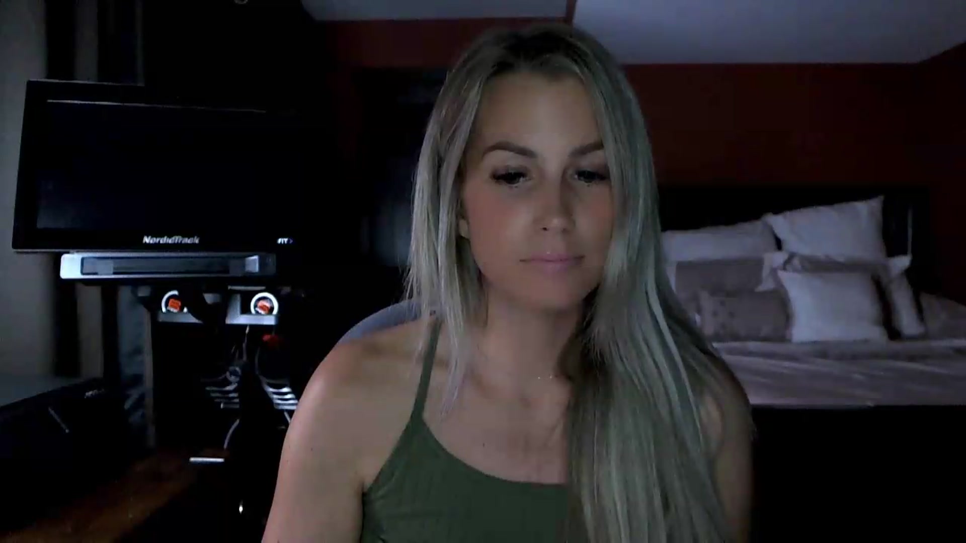 Gallery image thumbnail from Cora9's myfreecams stream on, 09/04/2026, 04:54 image 15 of 20