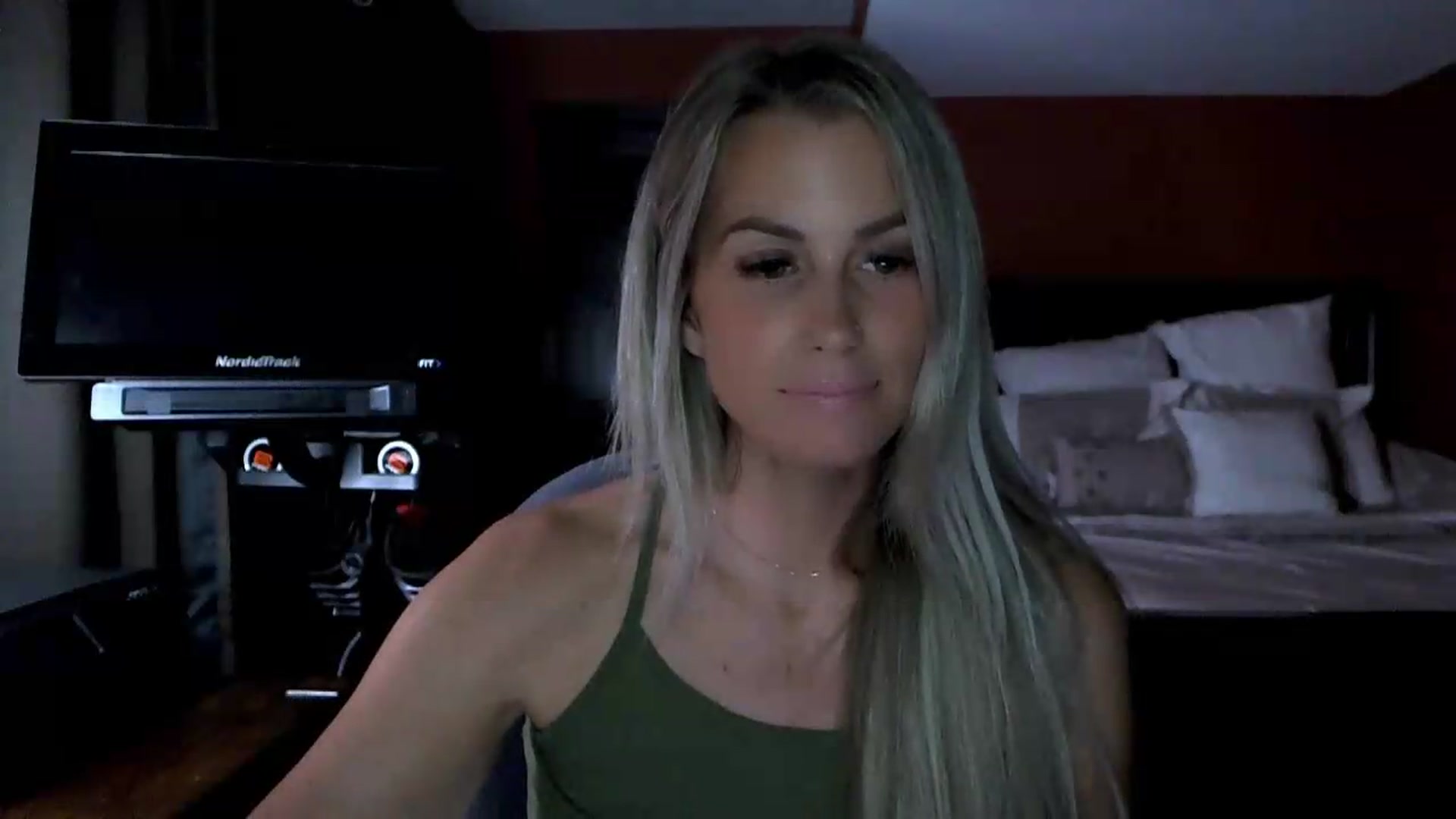 Gallery image thumbnail from Cora9's myfreecams stream on, 09/04/2026, 04:54 image 17 of 20
