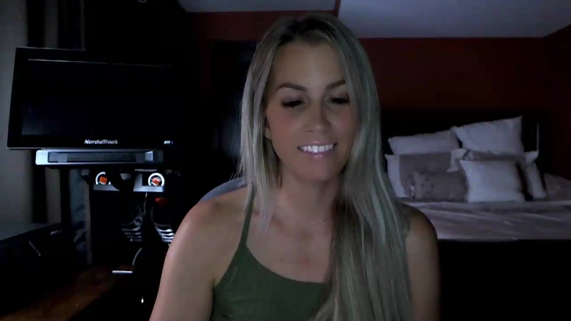 Gallery image thumbnail from Cora9's myfreecams stream on, 09/04/2026, 04:54 image 4 of 20