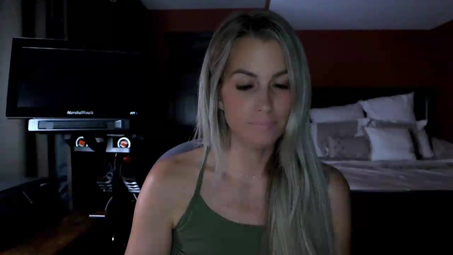 Gallery image thumbnail from Cora9's myfreecams stream on, 09/04/2026, 04:54 image 11 of 20