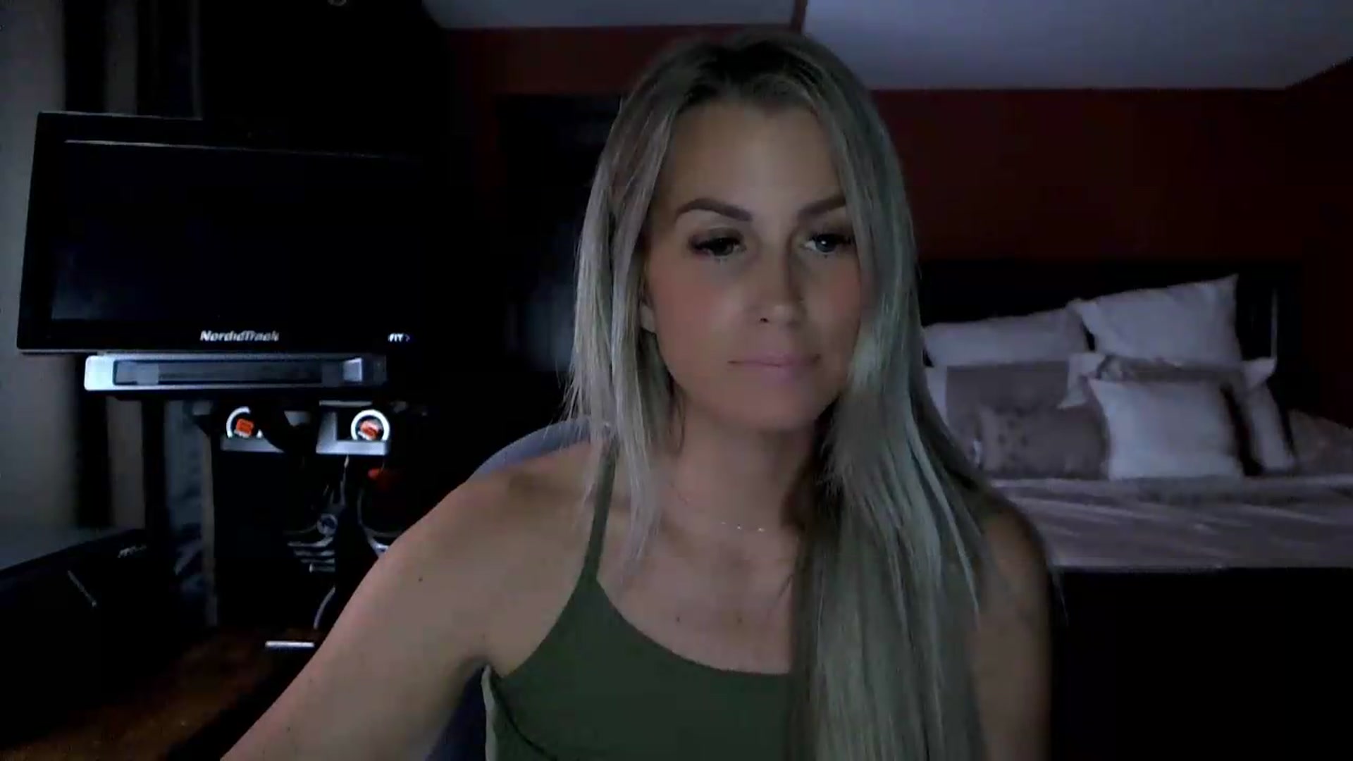 Gallery image thumbnail from Cora9's myfreecams stream on, 09/04/2026, 04:54 image 13 of 20