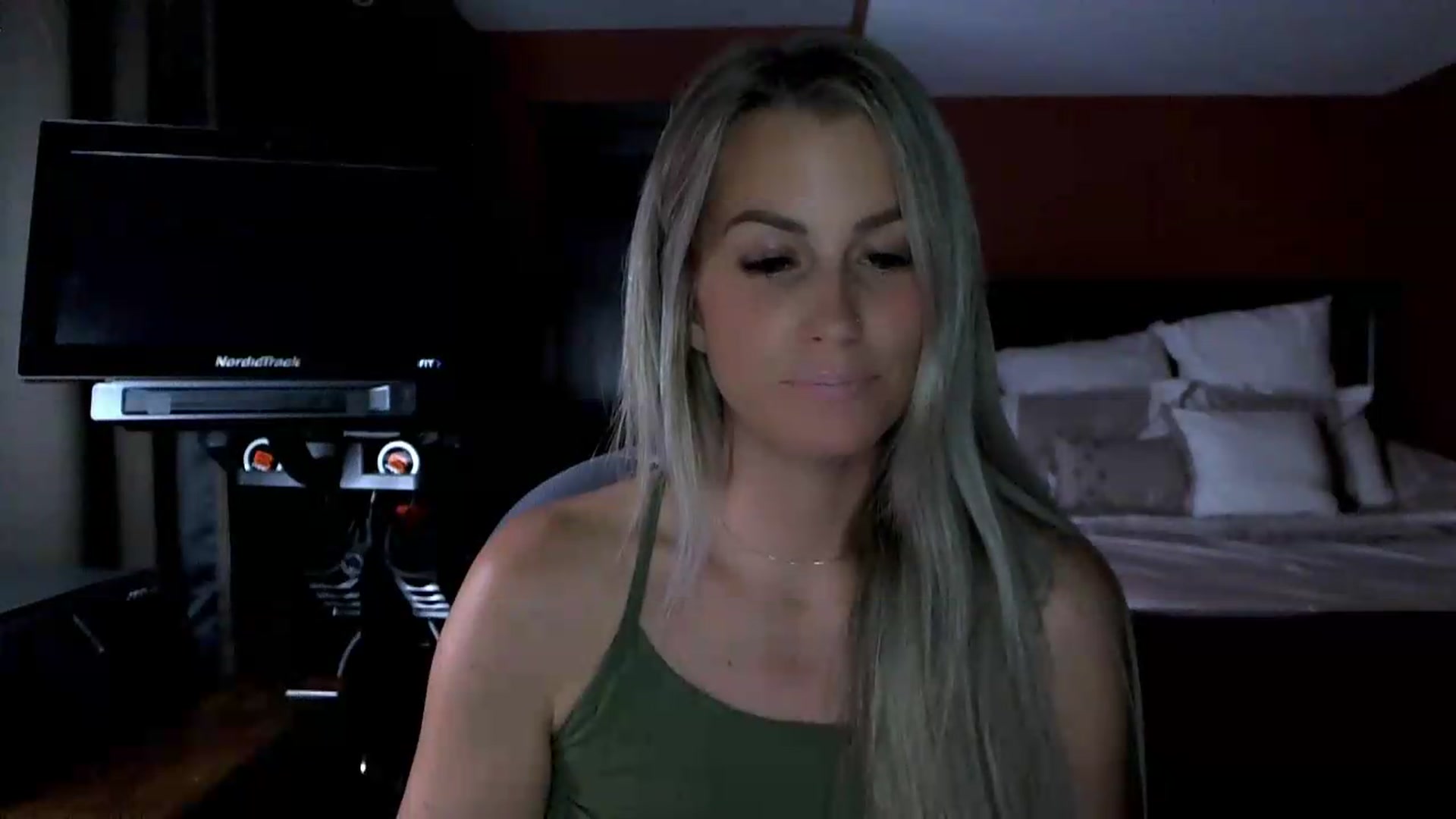 Gallery image thumbnail from Cora9's myfreecams stream on, 09/04/2026, 04:54 image 12 of 20