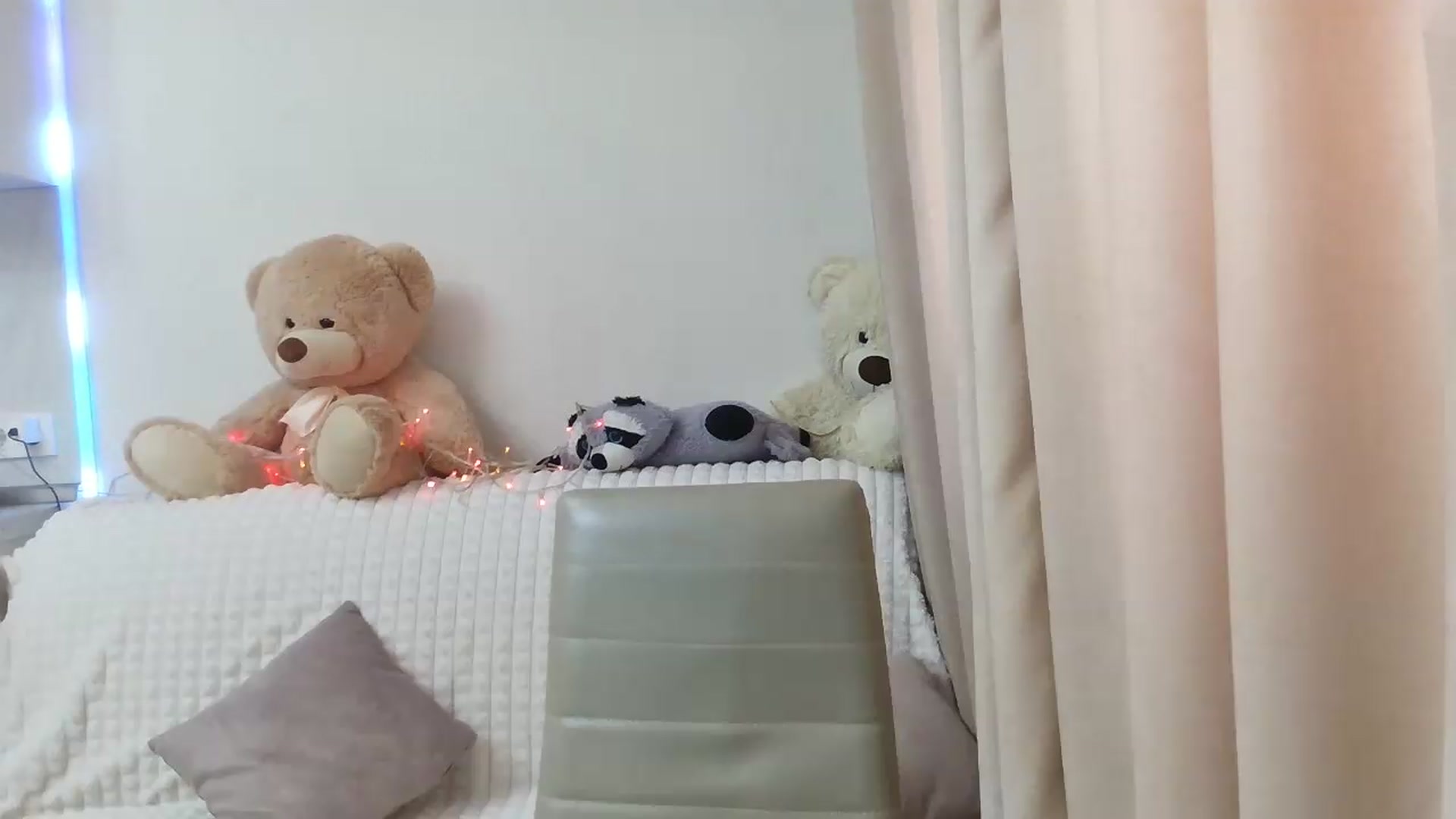 Gallery image thumbnail from CoraHaze's myfreecams stream on, 09/13/2026, 09:11 image 7 of 20