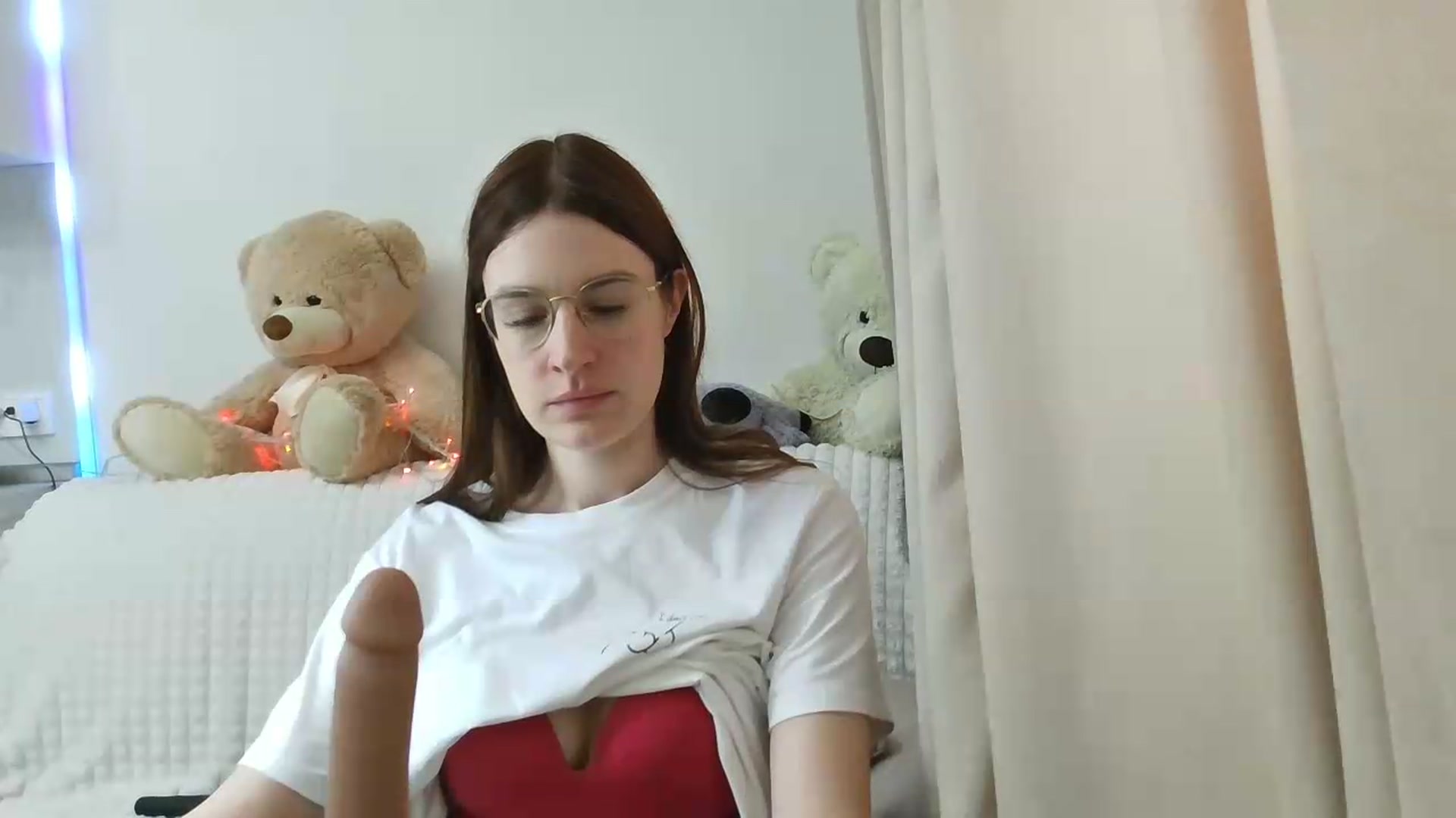 Gallery image thumbnail from CoraHaze's myfreecams stream on, 09/13/2026, 11:32 image 13 of 20