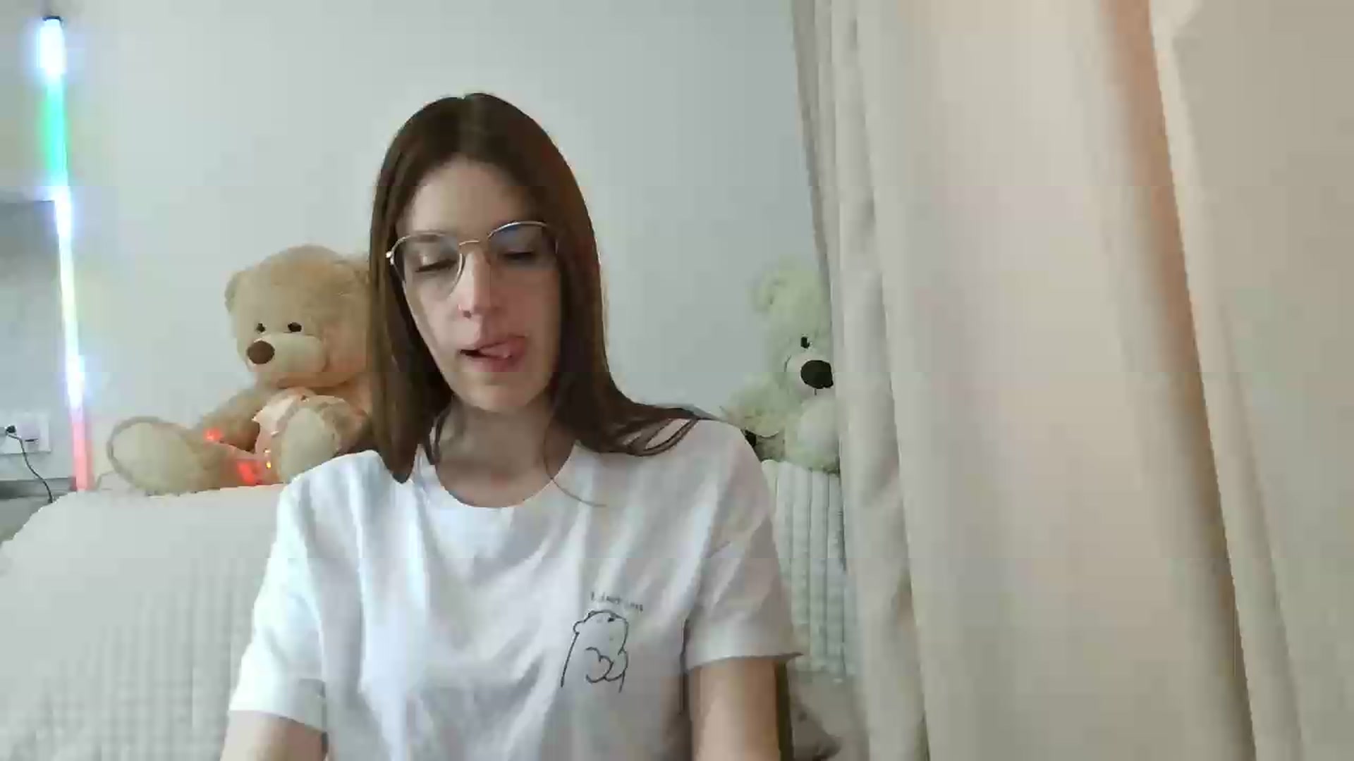 Gallery image thumbnail from CoraHaze's myfreecams stream on, 09/13/2026, 11:32 image 1 of 20