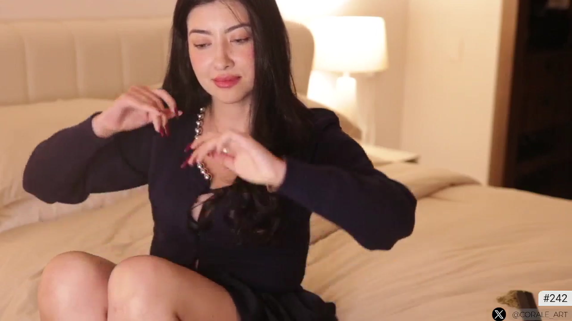 Gallery image thumbnail from Corale's myfreecams stream on, 03/12/2025, 04:14 image 16 of 20