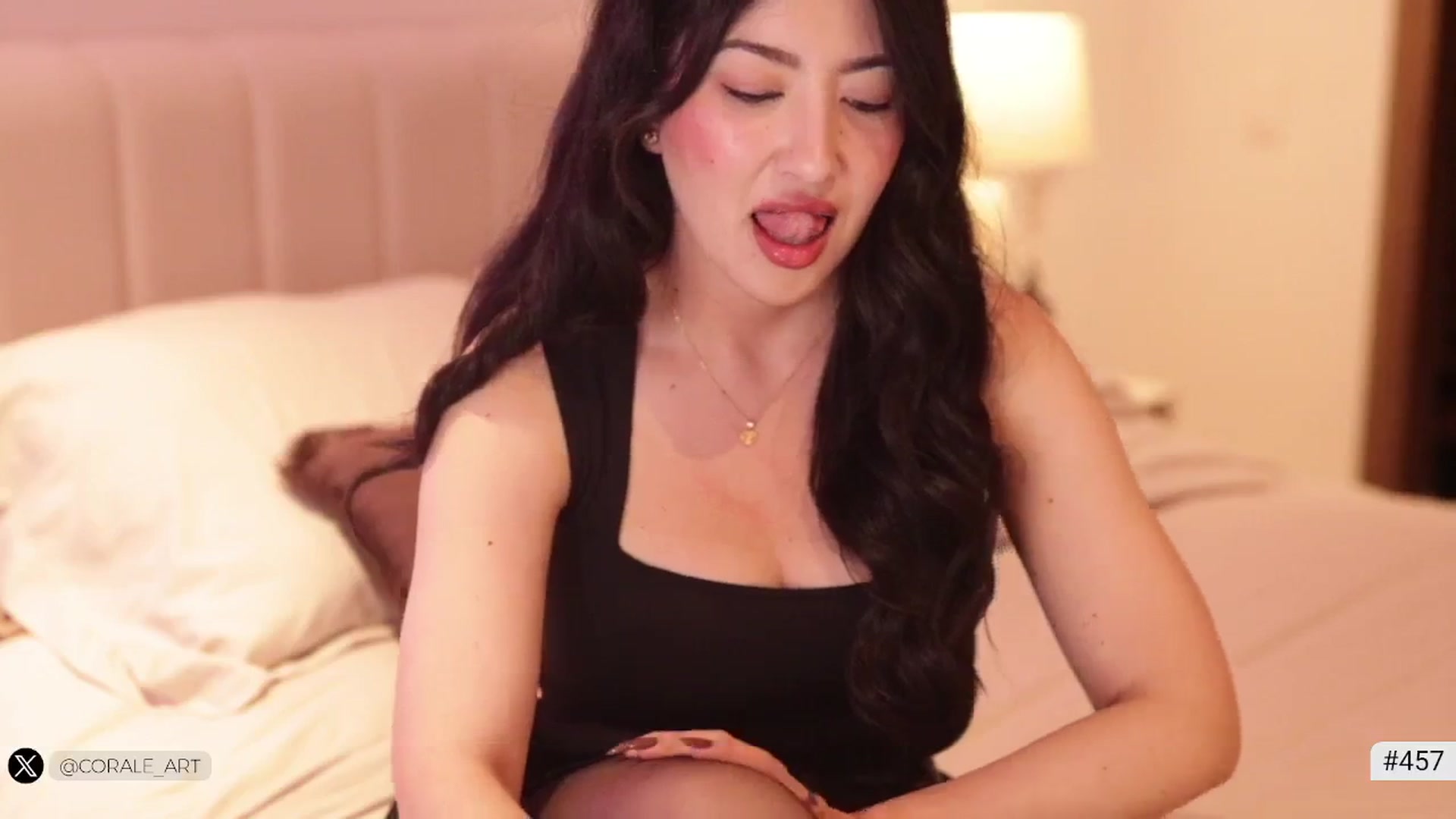 Gallery image thumbnail from Corale's myfreecams stream on, 04/18/2025, 06:14 image 3 of 20
