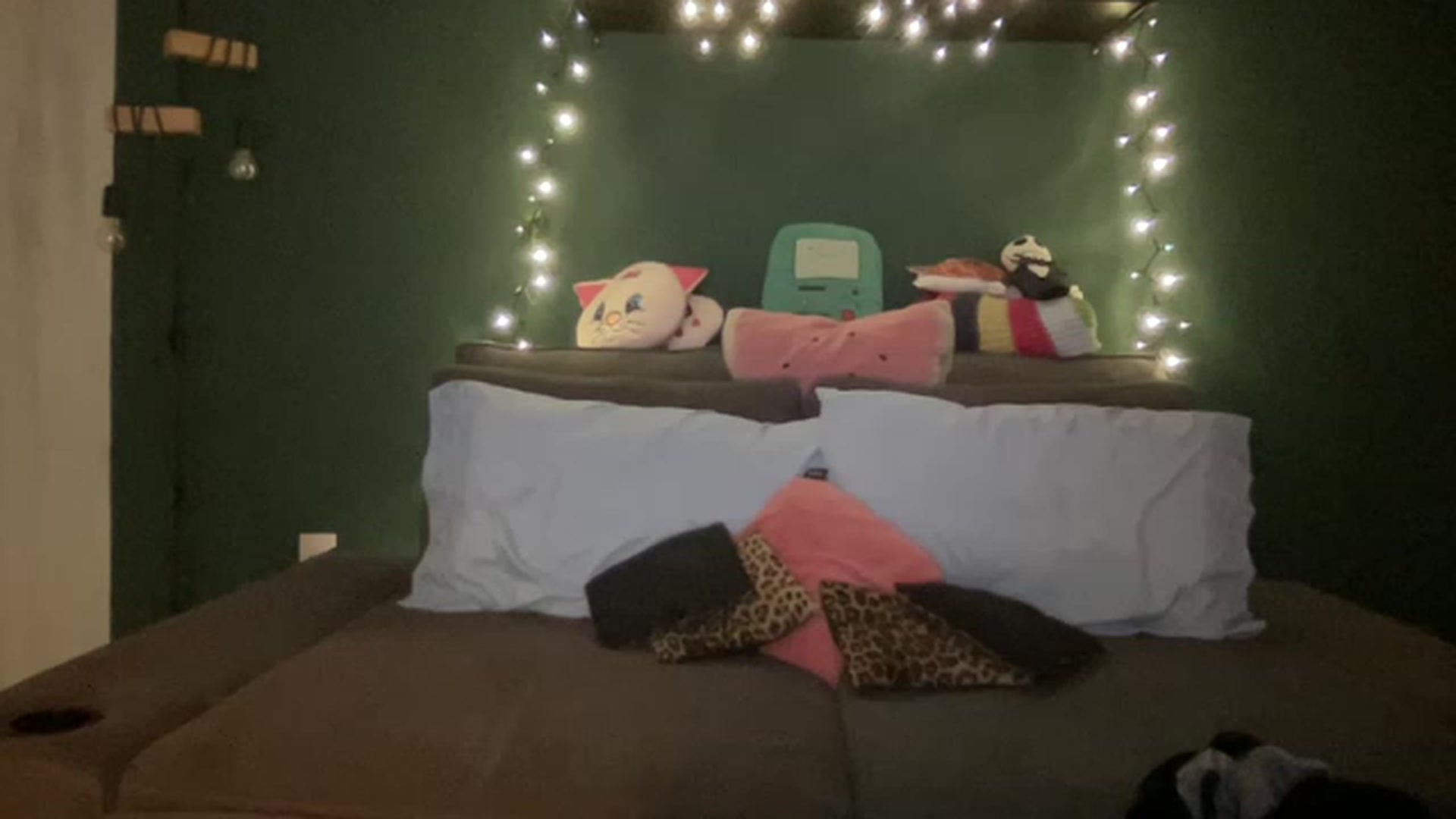 Gallery image thumbnail from CordeliaNova's myfreecams stream on, 12/20/2022, 02:48 image 2 of 20